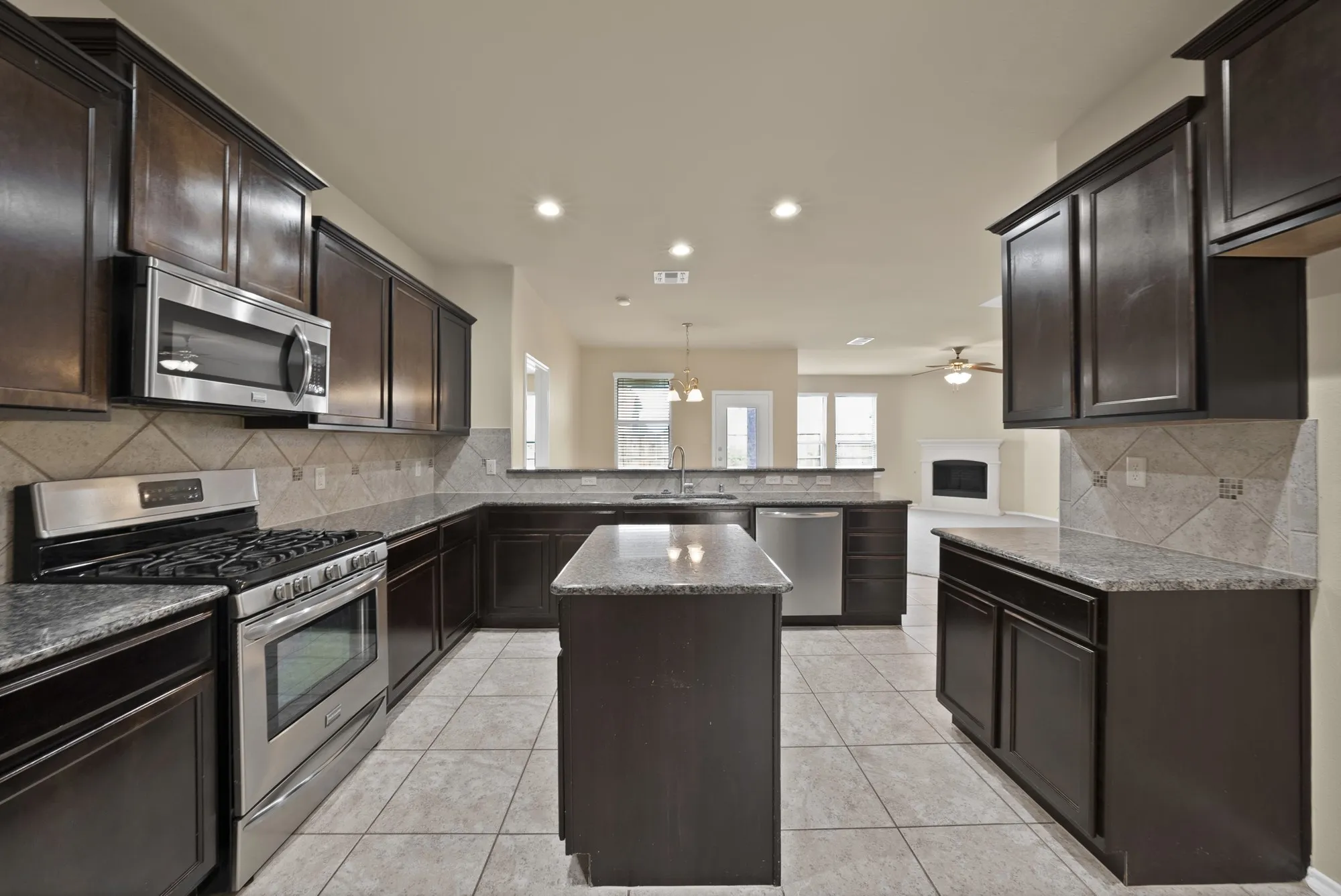 Single Family Residence For Sale in Collin County , 3405 Founders Way, Melissa, Texas 75454, 5 Bedroom, 3 Bathroom, 2 Garage spaces, 2,928 Sqft, built in 2014, mls#21304833, Real Estate Agent in Melissa, Homes For Sale in Collin county, Homes For Sale in Melissa, Realtor in Melissa Texas, Real Estate Brokerage Independent Realty Texas, Luminita Cordes Realtor
