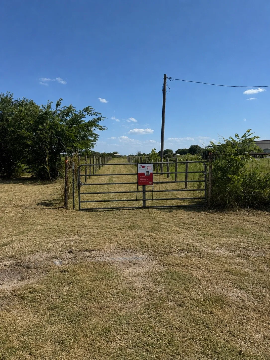 Krahl Road entrance / Driveway
