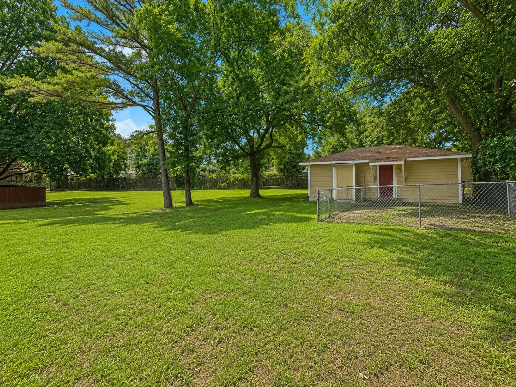 Single Family Residence For Sale in Navarro County , 2732 W Collin Street, Corsicana, Texas 75110, 2 Bedroom, 1 Bathroom, Garage spaces, 1,020 Sqft, built in 1950, mls#21308193, Real Estate Agent in Corsicana, Homes For Sale in Navarro county, Homes For Sale in Corsicana, Realtor in Corsicana Texas, Real Estate Brokerage Independent Realty Texas, Luminita Cordes Realtor