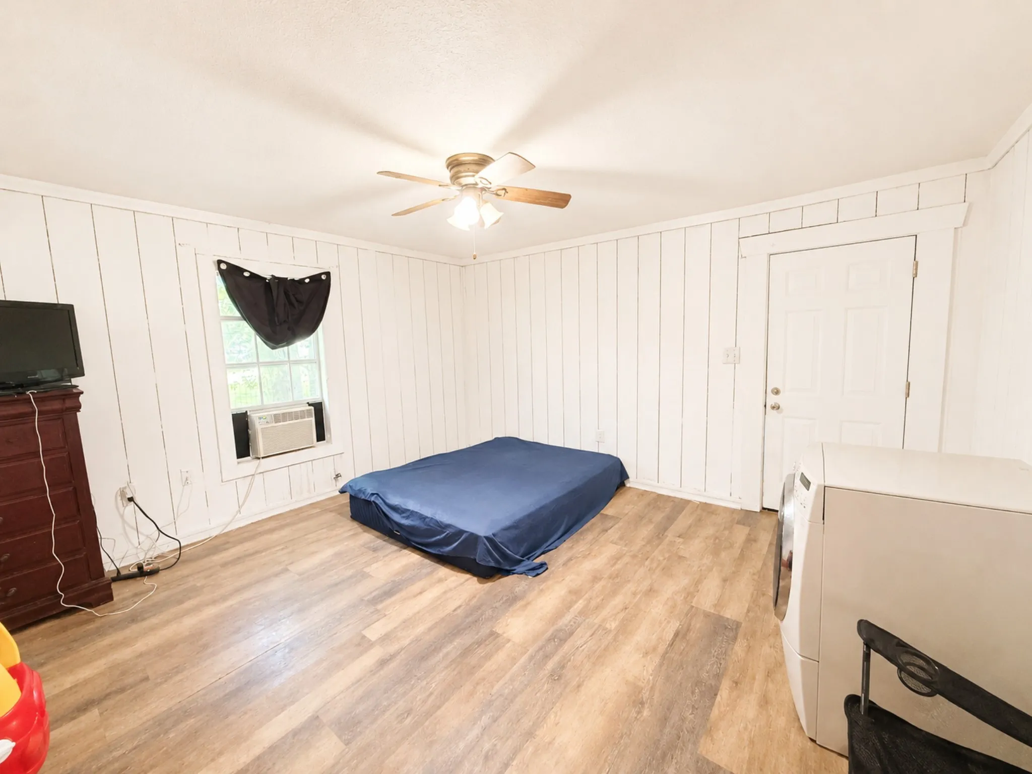 Single Family Residence For Sale in Navarro County , 2732 W Collin Street, Corsicana, Texas 75110, 2 Bedroom, 1 Bathroom, Garage spaces, 1,020 Sqft, built in 1950, mls#21308193, Real Estate Agent in Corsicana, Homes For Sale in Navarro county, Homes For Sale in Corsicana, Realtor in Corsicana Texas, Real Estate Brokerage Independent Realty Texas, Luminita Cordes Realtor