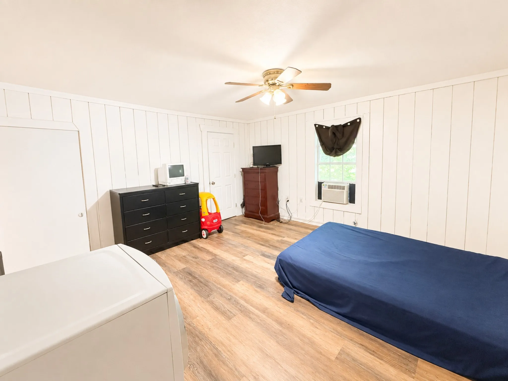 Single Family Residence For Sale in Navarro County , 2732 W Collin Street, Corsicana, Texas 75110, 2 Bedroom, 1 Bathroom, Garage spaces, 1,020 Sqft, built in 1950, mls#21308193, Real Estate Agent in Corsicana, Homes For Sale in Navarro county, Homes For Sale in Corsicana, Realtor in Corsicana Texas, Real Estate Brokerage Independent Realty Texas, Luminita Cordes Realtor