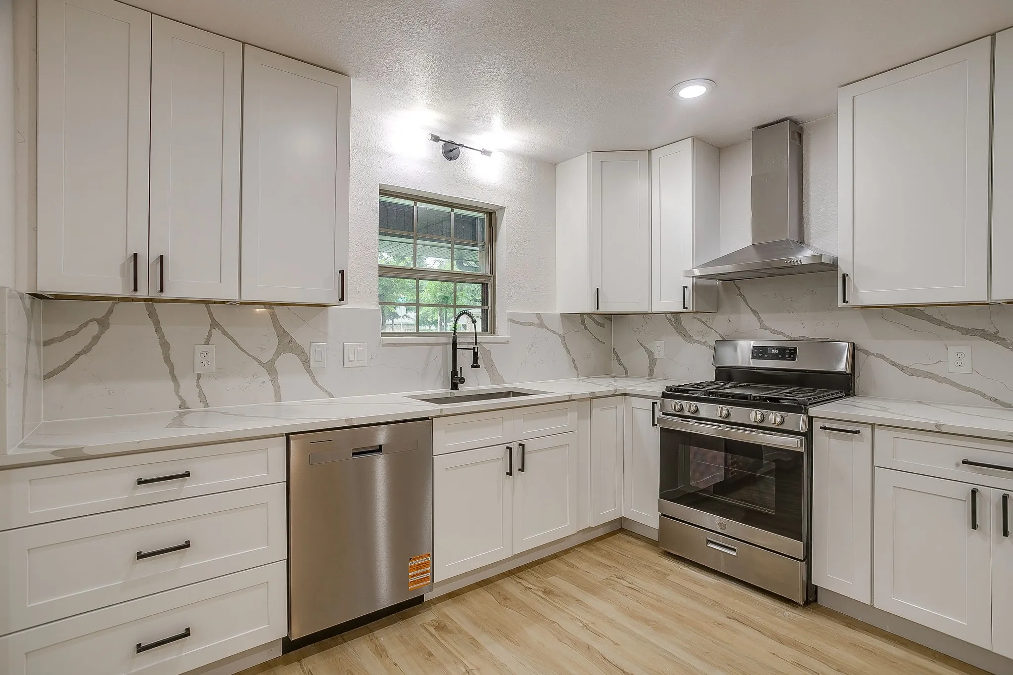 Single Family Residence For Sale in Collin County , 2601 Briarwood Drive, Plano, Texas 75074, 4 Bedroom, 4 Bathroom, 2 Garage spaces, 3,155 Sqft, built in 1969, mls#21307402, Real Estate Agent in Plano, Homes For Sale in Collin county, Homes For Sale in Plano, Realtor in Plano Texas, Real Estate Brokerage Independent Realty Texas, Luminita Cordes Realtor