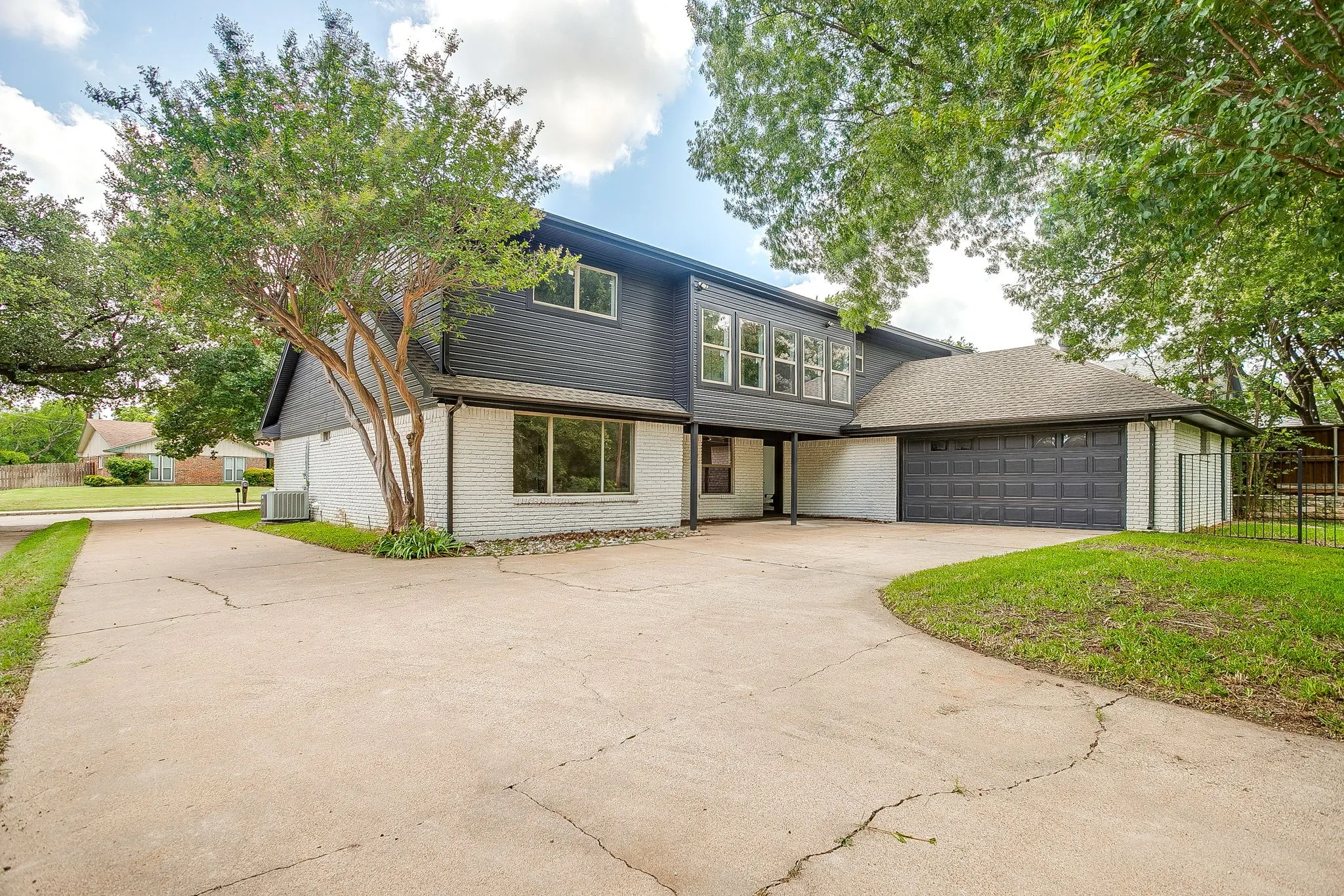 Single Family Residence For Sale in Collin County , 2601 Briarwood Drive, Plano, Texas 75074, 4 Bedroom, 4 Bathroom, 2 Garage spaces, 3,155 Sqft, built in 1969, mls#21307402, Real Estate Agent in Plano, Homes For Sale in Collin county, Homes For Sale in Plano, Realtor in Plano Texas, Real Estate Brokerage Independent Realty Texas, Luminita Cordes Realtor