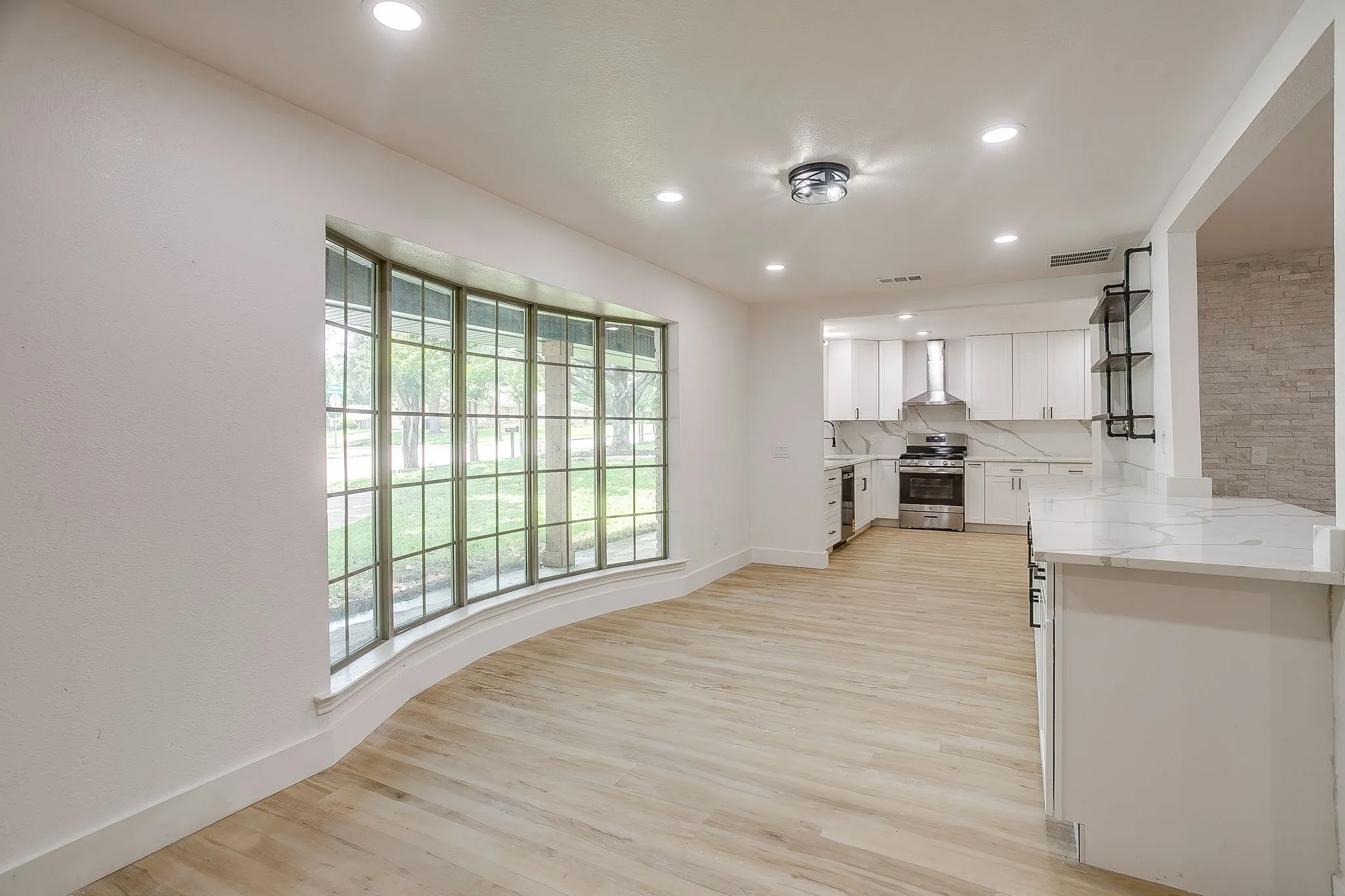 Single Family Residence For Sale in Collin County , 2601 Briarwood Drive, Plano, Texas 75074, 4 Bedroom, 4 Bathroom, 2 Garage spaces, 3,155 Sqft, built in 1969, mls#21307402, Real Estate Agent in Plano, Homes For Sale in Collin county, Homes For Sale in Plano, Realtor in Plano Texas, Real Estate Brokerage Independent Realty Texas, Luminita Cordes Realtor