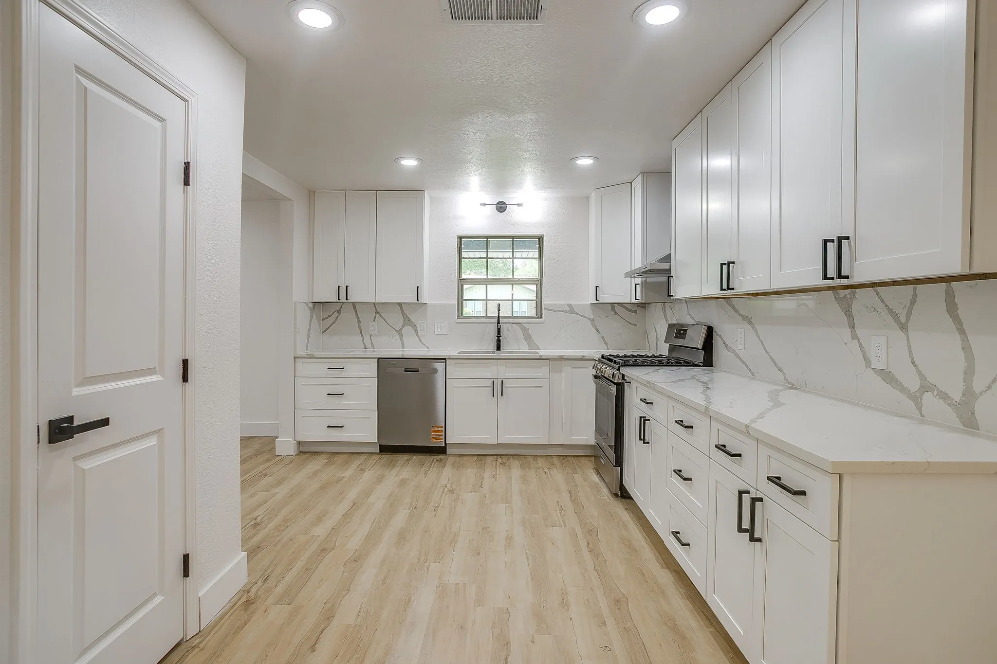 Single Family Residence For Sale in Collin County , 2601 Briarwood Drive, Plano, Texas 75074, 4 Bedroom, 4 Bathroom, 2 Garage spaces, 3,155 Sqft, built in 1969, mls#21307402, Real Estate Agent in Plano, Homes For Sale in Collin county, Homes For Sale in Plano, Realtor in Plano Texas, Real Estate Brokerage Independent Realty Texas, Luminita Cordes Realtor