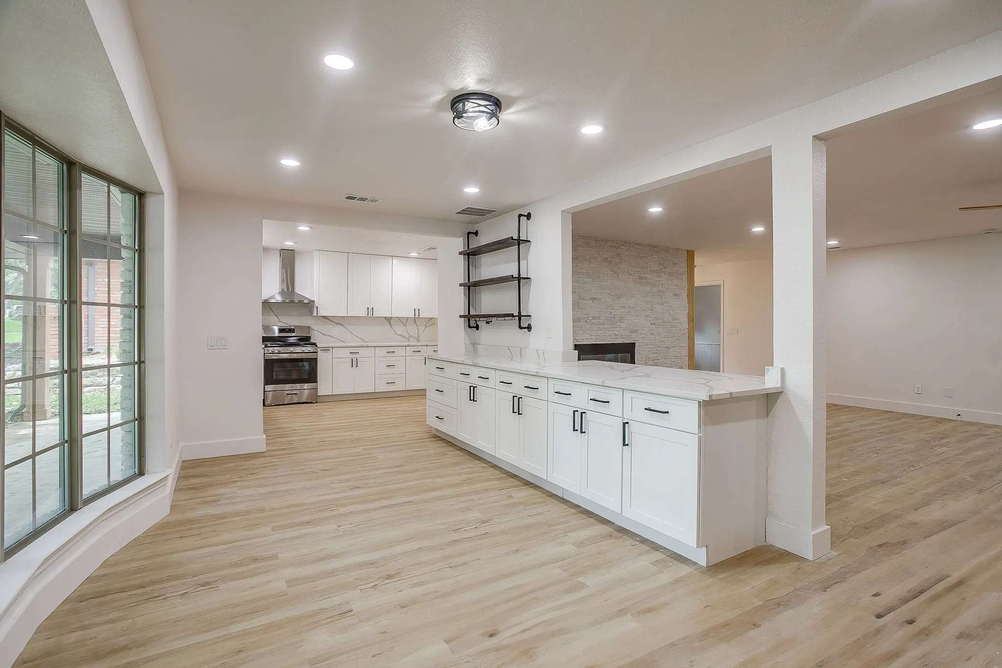 Single Family Residence For Sale in Collin County , 2601 Briarwood Drive, Plano, Texas 75074, 4 Bedroom, 4 Bathroom, 2 Garage spaces, 3,155 Sqft, built in 1969, mls#21307402, Real Estate Agent in Plano, Homes For Sale in Collin county, Homes For Sale in Plano, Realtor in Plano Texas, Real Estate Brokerage Independent Realty Texas, Luminita Cordes Realtor