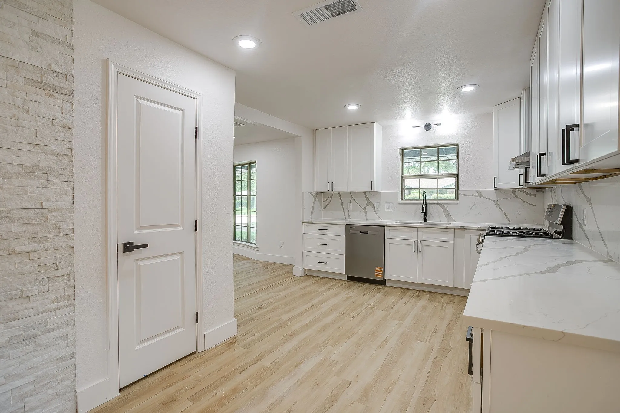 Single Family Residence For Sale in Collin County , 2601 Briarwood Drive, Plano, Texas 75074, 4 Bedroom, 4 Bathroom, 2 Garage spaces, 3,155 Sqft, built in 1969, mls#21307402, Real Estate Agent in Plano, Homes For Sale in Collin county, Homes For Sale in Plano, Realtor in Plano Texas, Real Estate Brokerage Independent Realty Texas, Luminita Cordes Realtor