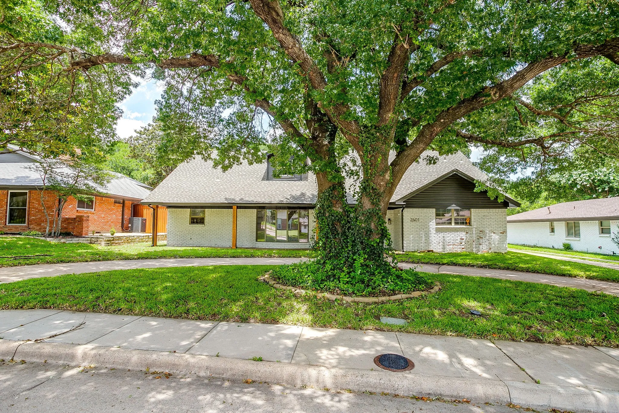 Single Family Residence For Sale in Collin County , 2601 Briarwood Drive, Plano, Texas 75074, 4 Bedroom, 4 Bathroom, 2 Garage spaces, 3,155 Sqft, built in 1969, mls#21307402, Real Estate Agent in Plano, Homes For Sale in Collin county, Homes For Sale in Plano, Realtor in Plano Texas, Real Estate Brokerage Independent Realty Texas, Luminita Cordes Realtor