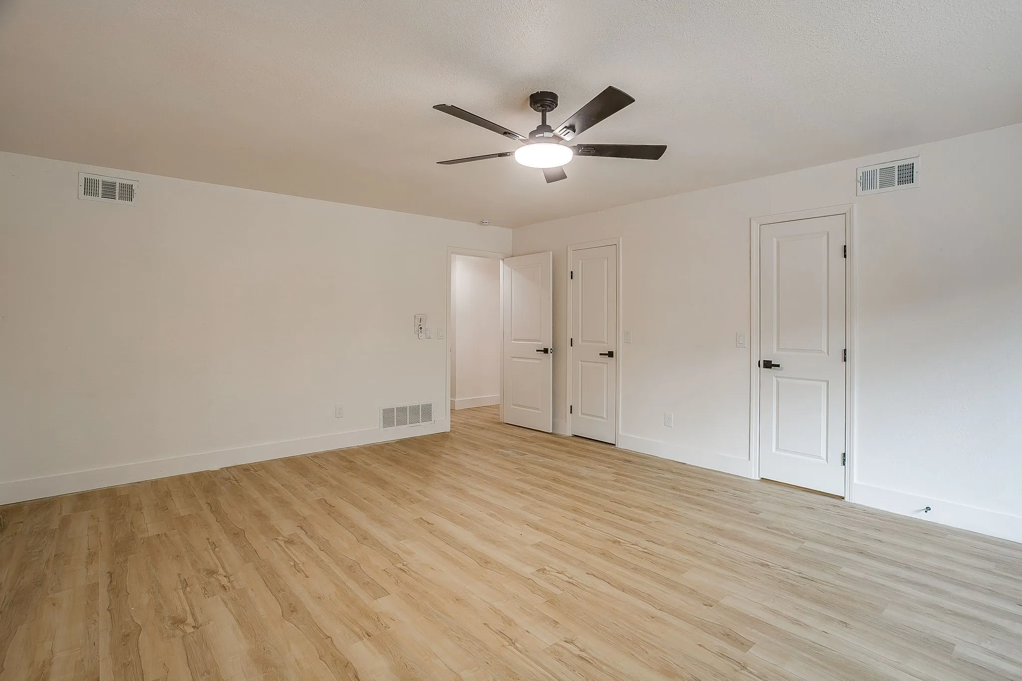 Single Family Residence For Sale in Collin County , 2601 Briarwood Drive, Plano, Texas 75074, 4 Bedroom, 4 Bathroom, 2 Garage spaces, 3,155 Sqft, built in 1969, mls#21307402, Real Estate Agent in Plano, Homes For Sale in Collin county, Homes For Sale in Plano, Realtor in Plano Texas, Real Estate Brokerage Independent Realty Texas, Luminita Cordes Realtor