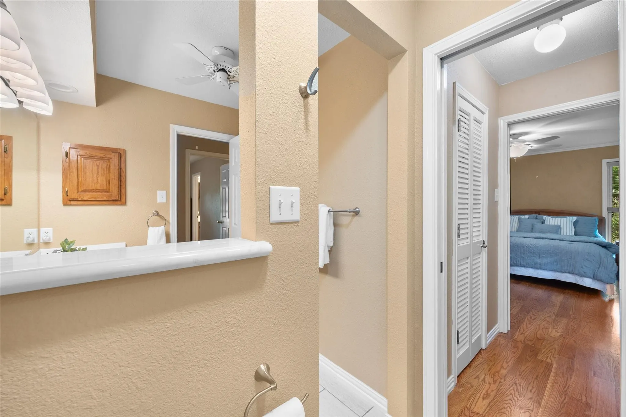 Single Family Residence For Sale in Dallas County , 1328 Bear Creek Road, Cedar Hill, Texas 75104, 3 Bedroom, 3 Bathroom, 2 Garage spaces, 2,396 Sqft, built in 1978, mls#21295977, Real Estate Agent in Cedar Hill, Homes For Sale in Dallas county, Homes For Sale in Cedar Hill, Realtor in Cedar Hill Texas, Real Estate Brokerage Independent Realty Texas, Luminita Cordes Realtor