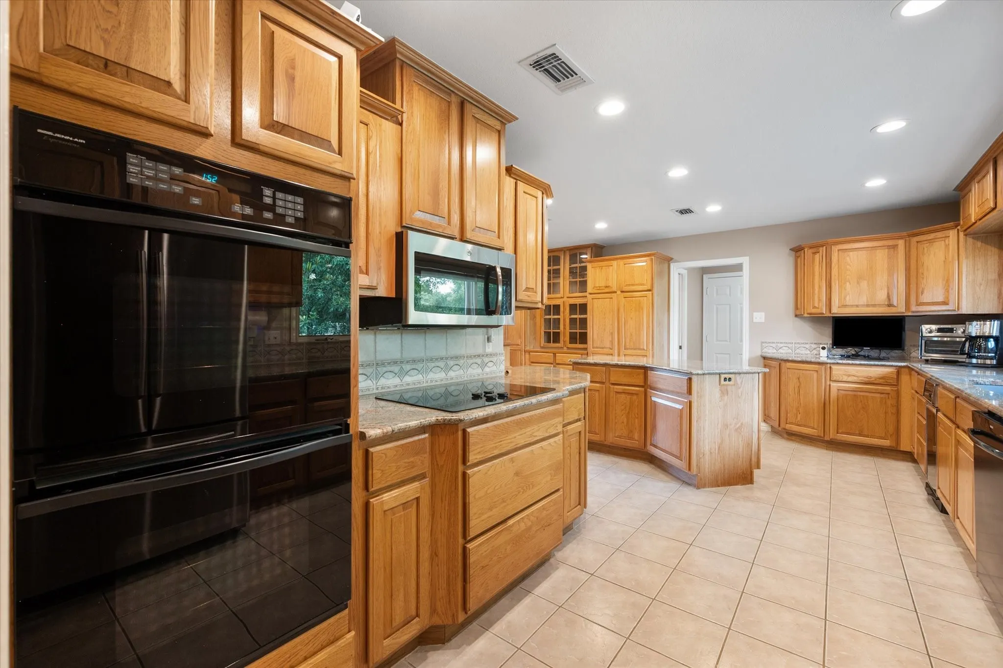 Single Family Residence For Sale in Dallas County , 1328 Bear Creek Road, Cedar Hill, Texas 75104, 3 Bedroom, 3 Bathroom, 2 Garage spaces, 2,396 Sqft, built in 1978, mls#21295977, Real Estate Agent in Cedar Hill, Homes For Sale in Dallas county, Homes For Sale in Cedar Hill, Realtor in Cedar Hill Texas, Real Estate Brokerage Independent Realty Texas, Luminita Cordes Realtor