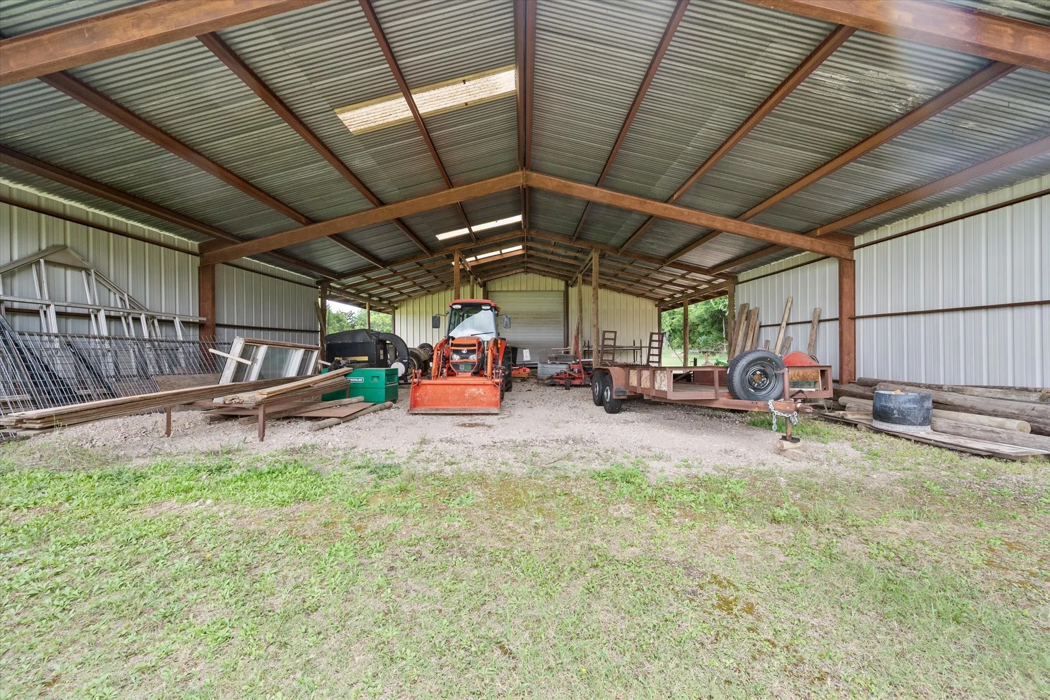 Single Family Residence For Sale in Dallas County , 1328 Bear Creek Road, Cedar Hill, Texas 75104, 3 Bedroom, 3 Bathroom, 2 Garage spaces, 2,396 Sqft, built in 1978, mls#21295977, Real Estate Agent in Cedar Hill, Homes For Sale in Dallas county, Homes For Sale in Cedar Hill, Realtor in Cedar Hill Texas, Real Estate Brokerage Independent Realty Texas, Luminita Cordes Realtor