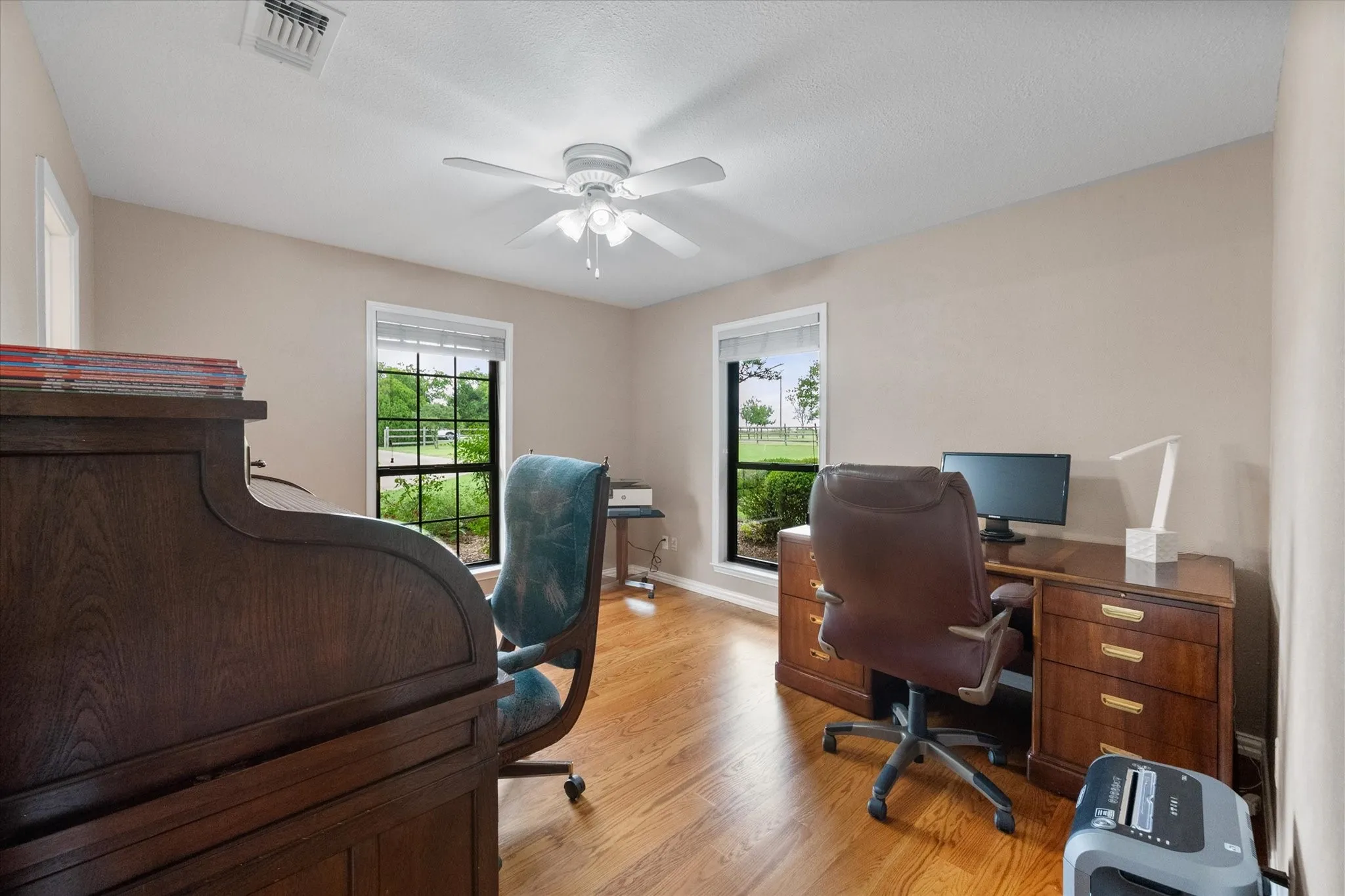 Single Family Residence For Sale in Dallas County , 1328 Bear Creek Road, Cedar Hill, Texas 75104, 3 Bedroom, 3 Bathroom, 2 Garage spaces, 2,396 Sqft, built in 1978, mls#21295977, Real Estate Agent in Cedar Hill, Homes For Sale in Dallas county, Homes For Sale in Cedar Hill, Realtor in Cedar Hill Texas, Real Estate Brokerage Independent Realty Texas, Luminita Cordes Realtor