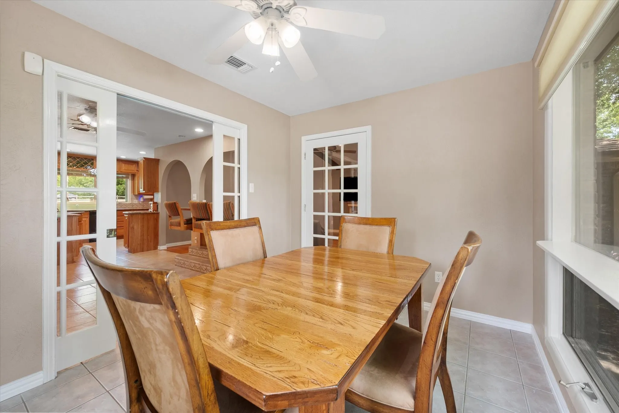 Single Family Residence For Sale in Dallas County , 1328 Bear Creek Road, Cedar Hill, Texas 75104, 3 Bedroom, 3 Bathroom, 2 Garage spaces, 2,396 Sqft, built in 1978, mls#21295977, Real Estate Agent in Cedar Hill, Homes For Sale in Dallas county, Homes For Sale in Cedar Hill, Realtor in Cedar Hill Texas, Real Estate Brokerage Independent Realty Texas, Luminita Cordes Realtor
