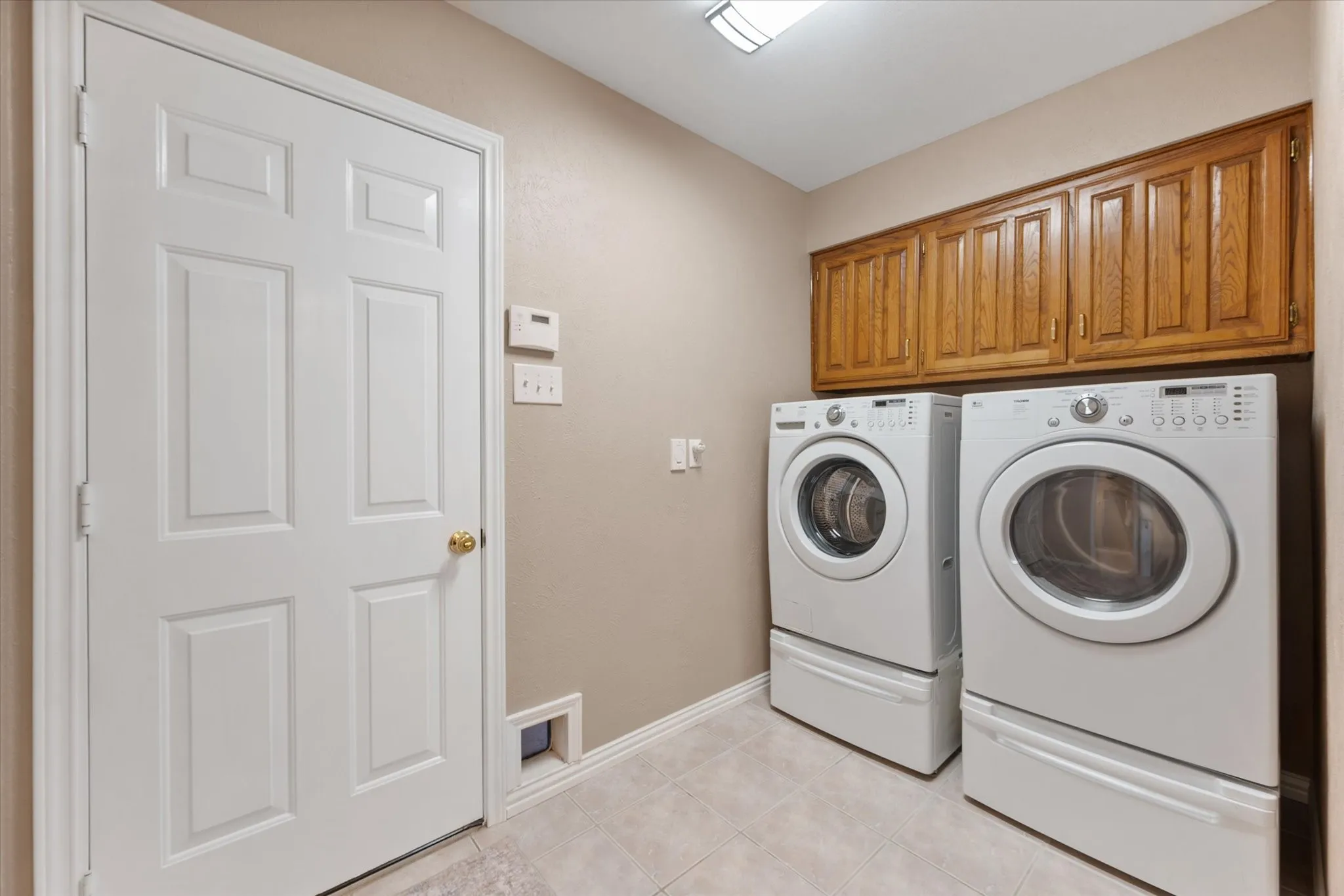 Single Family Residence For Sale in Dallas County , 1328 Bear Creek Road, Cedar Hill, Texas 75104, 3 Bedroom, 3 Bathroom, 2 Garage spaces, 2,396 Sqft, built in 1978, mls#21295977, Real Estate Agent in Cedar Hill, Homes For Sale in Dallas county, Homes For Sale in Cedar Hill, Realtor in Cedar Hill Texas, Real Estate Brokerage Independent Realty Texas, Luminita Cordes Realtor