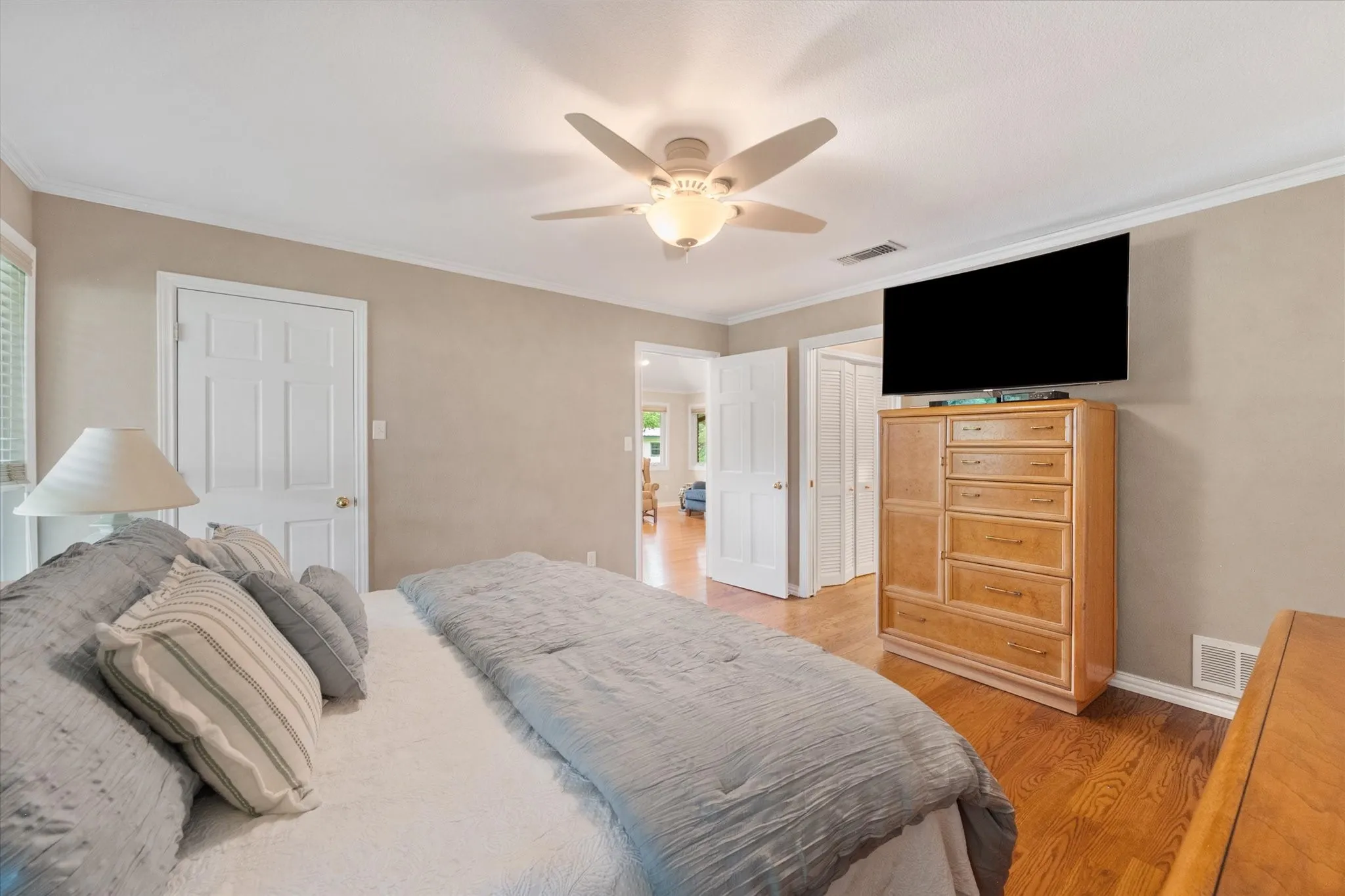 Single Family Residence For Sale in Dallas County , 1328 Bear Creek Road, Cedar Hill, Texas 75104, 3 Bedroom, 3 Bathroom, 2 Garage spaces, 2,396 Sqft, built in 1978, mls#21295977, Real Estate Agent in Cedar Hill, Homes For Sale in Dallas county, Homes For Sale in Cedar Hill, Realtor in Cedar Hill Texas, Real Estate Brokerage Independent Realty Texas, Luminita Cordes Realtor