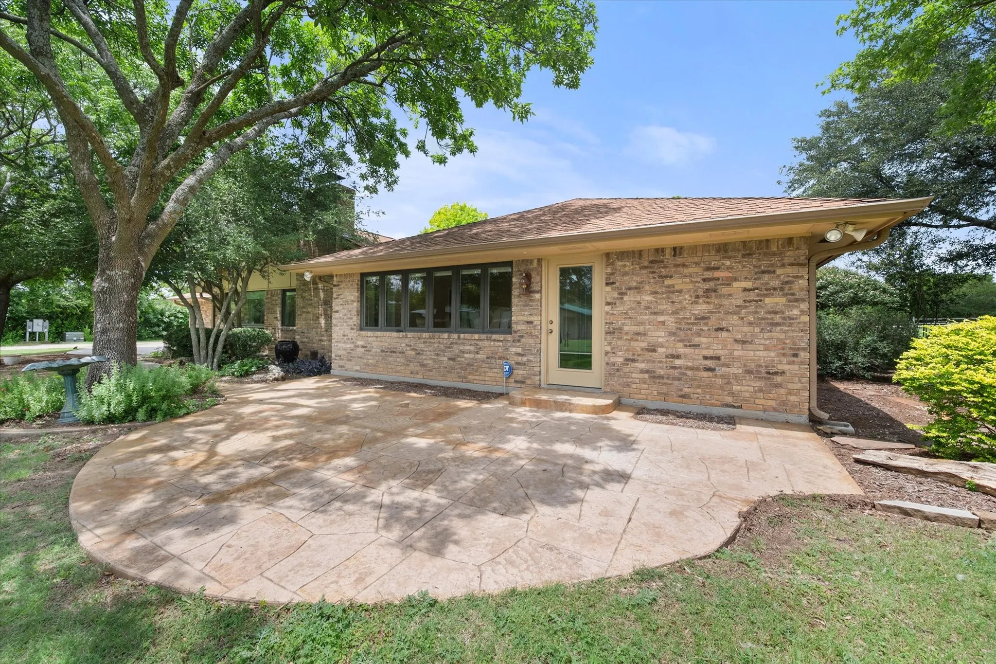 Single Family Residence For Sale in Dallas County , 1328 Bear Creek Road, Cedar Hill, Texas 75104, 3 Bedroom, 3 Bathroom, 2 Garage spaces, 2,396 Sqft, built in 1978, mls#21295977, Real Estate Agent in Cedar Hill, Homes For Sale in Dallas county, Homes For Sale in Cedar Hill, Realtor in Cedar Hill Texas, Real Estate Brokerage Independent Realty Texas, Luminita Cordes Realtor
