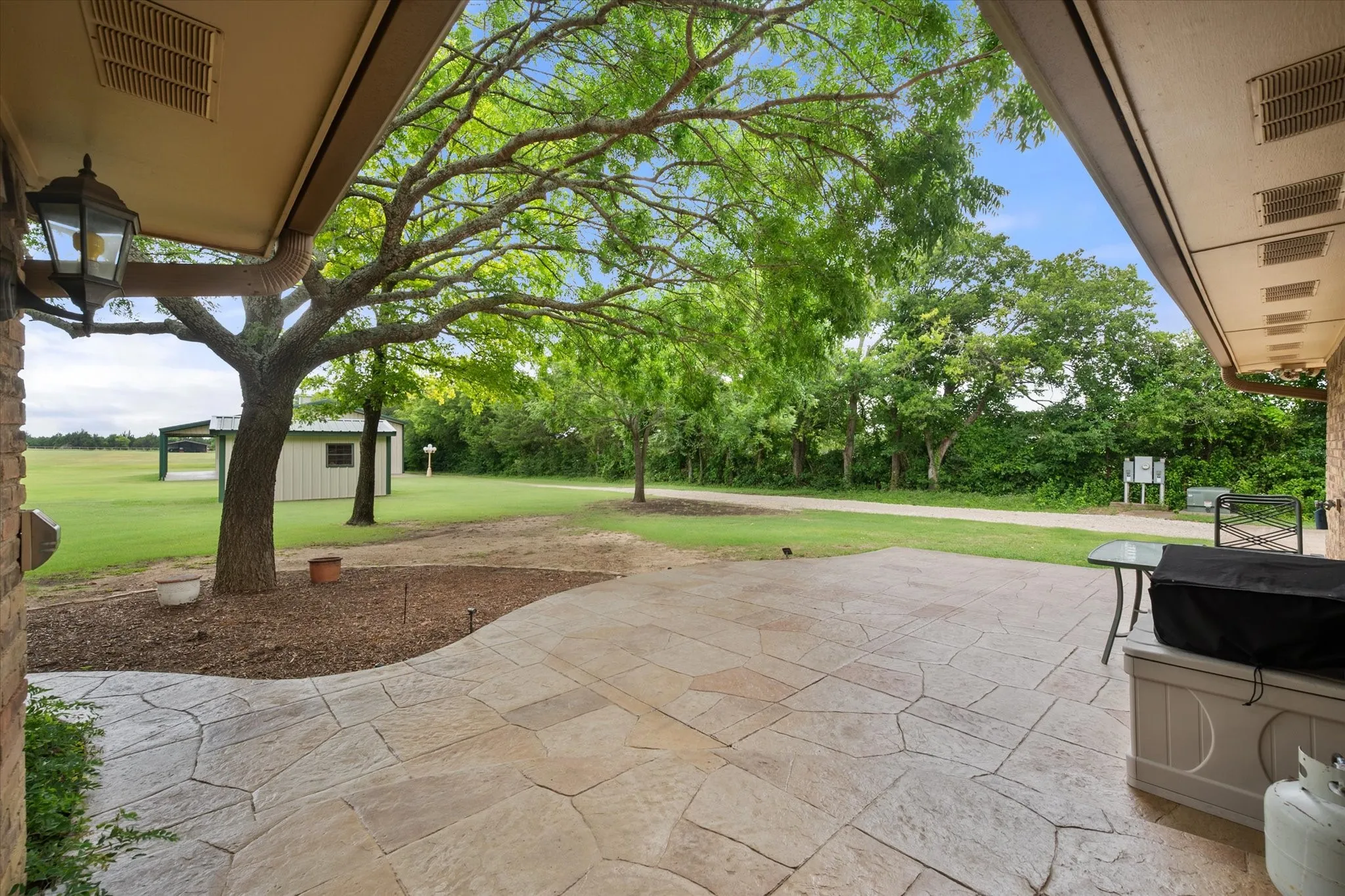 Single Family Residence For Sale in Dallas County , 1328 Bear Creek Road, Cedar Hill, Texas 75104, 3 Bedroom, 3 Bathroom, 2 Garage spaces, 2,396 Sqft, built in 1978, mls#21295977, Real Estate Agent in Cedar Hill, Homes For Sale in Dallas county, Homes For Sale in Cedar Hill, Realtor in Cedar Hill Texas, Real Estate Brokerage Independent Realty Texas, Luminita Cordes Realtor