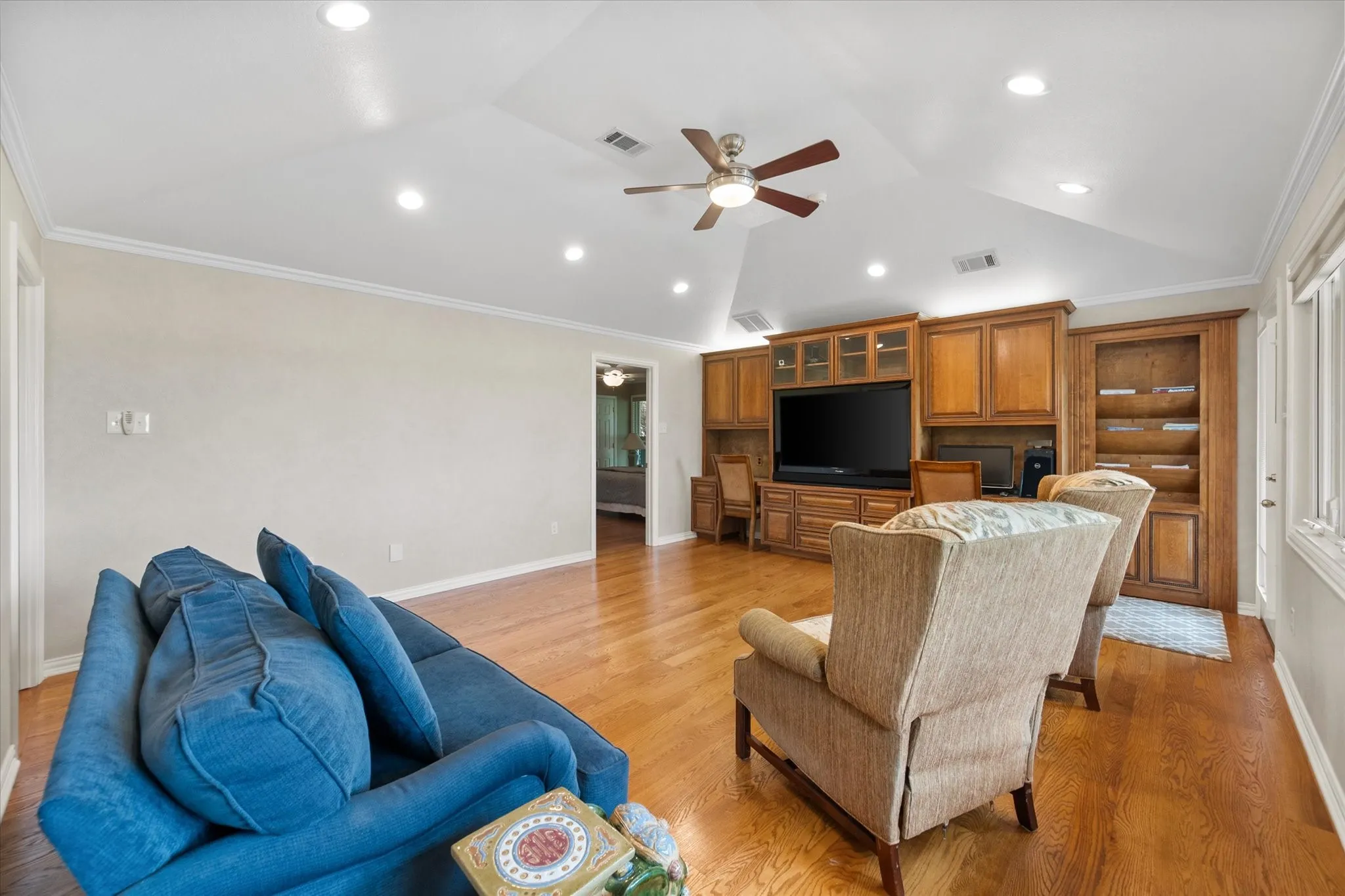 Single Family Residence For Sale in Dallas County , 1328 Bear Creek Road, Cedar Hill, Texas 75104, 3 Bedroom, 3 Bathroom, 2 Garage spaces, 2,396 Sqft, built in 1978, mls#21295977, Real Estate Agent in Cedar Hill, Homes For Sale in Dallas county, Homes For Sale in Cedar Hill, Realtor in Cedar Hill Texas, Real Estate Brokerage Independent Realty Texas, Luminita Cordes Realtor