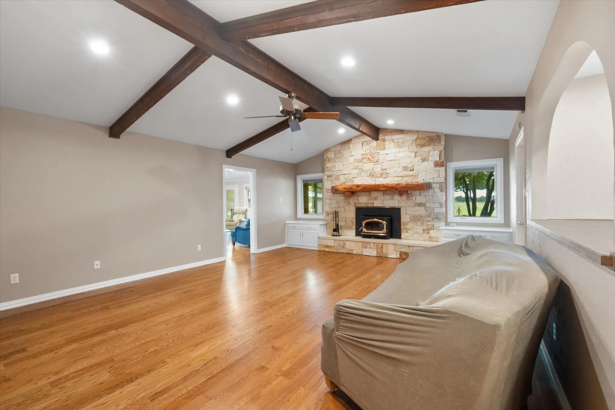 Single Family Residence For Sale in Dallas County , 1328 Bear Creek Road, Cedar Hill, Texas 75104, 3 Bedroom, 3 Bathroom, 2 Garage spaces, 2,396 Sqft, built in 1978, mls#21295977, Real Estate Agent in Cedar Hill, Homes For Sale in Dallas county, Homes For Sale in Cedar Hill, Realtor in Cedar Hill Texas, Real Estate Brokerage Independent Realty Texas, Luminita Cordes Realtor