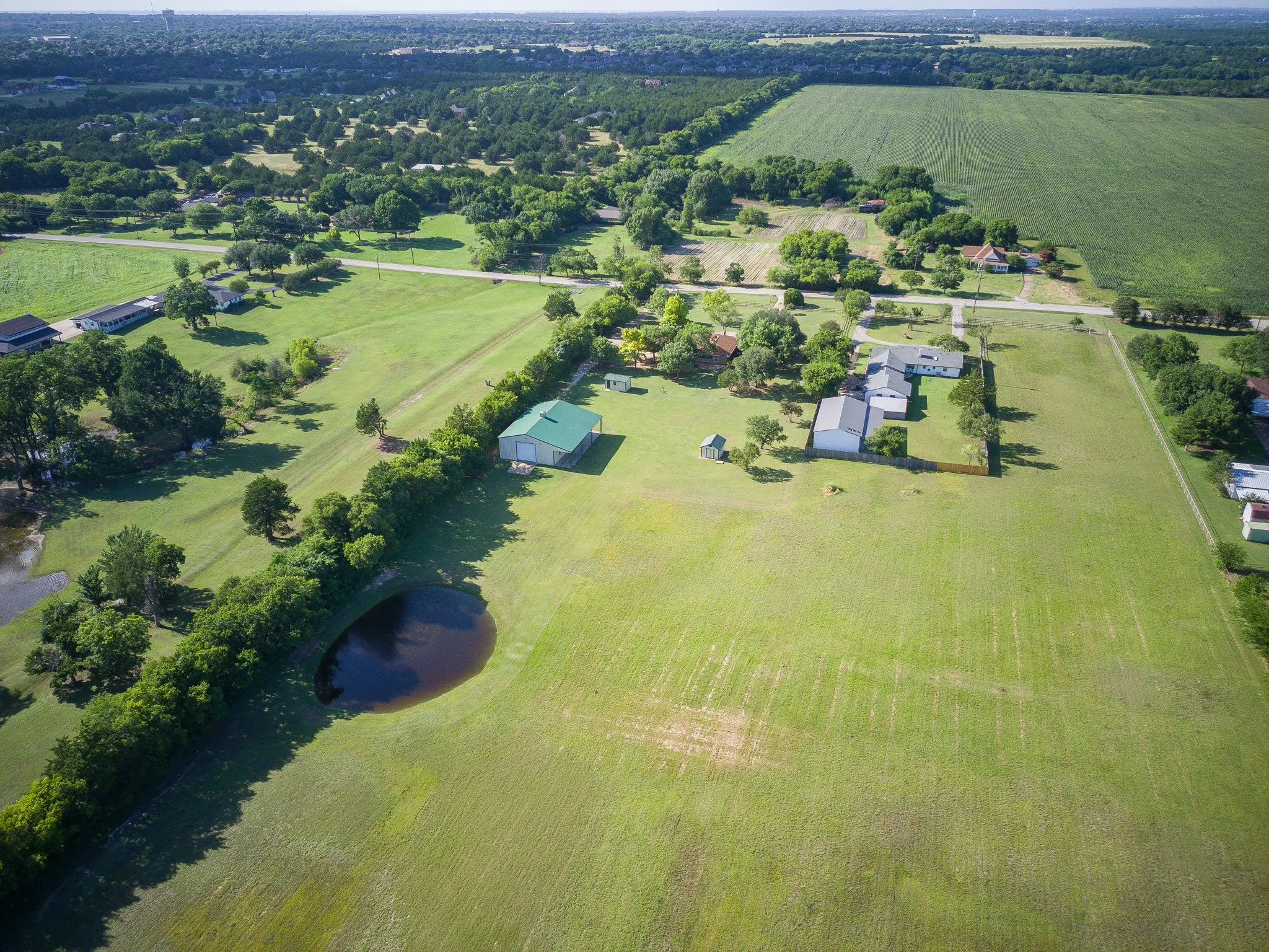Single Family Residence For Sale in Dallas County , 1328 Bear Creek Road, Cedar Hill, Texas 75104, 3 Bedroom, 3 Bathroom, 2 Garage spaces, 2,396 Sqft, built in 1978, mls#21295977, Real Estate Agent in Cedar Hill, Homes For Sale in Dallas county, Homes For Sale in Cedar Hill, Realtor in Cedar Hill Texas, Real Estate Brokerage Independent Realty Texas, Luminita Cordes Realtor
