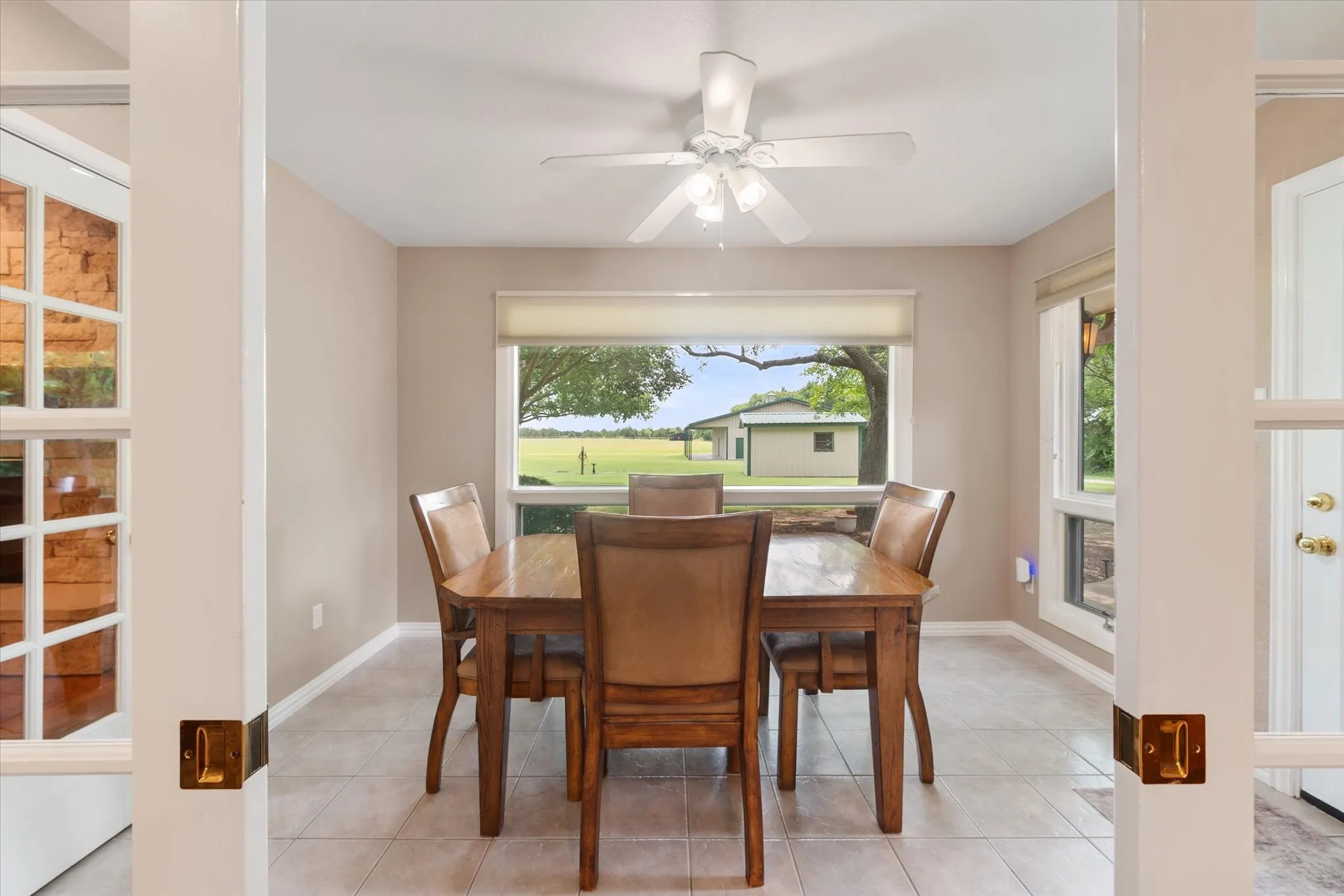 Single Family Residence For Sale in Dallas County , 1328 Bear Creek Road, Cedar Hill, Texas 75104, 3 Bedroom, 3 Bathroom, 2 Garage spaces, 2,396 Sqft, built in 1978, mls#21295977, Real Estate Agent in Cedar Hill, Homes For Sale in Dallas county, Homes For Sale in Cedar Hill, Realtor in Cedar Hill Texas, Real Estate Brokerage Independent Realty Texas, Luminita Cordes Realtor