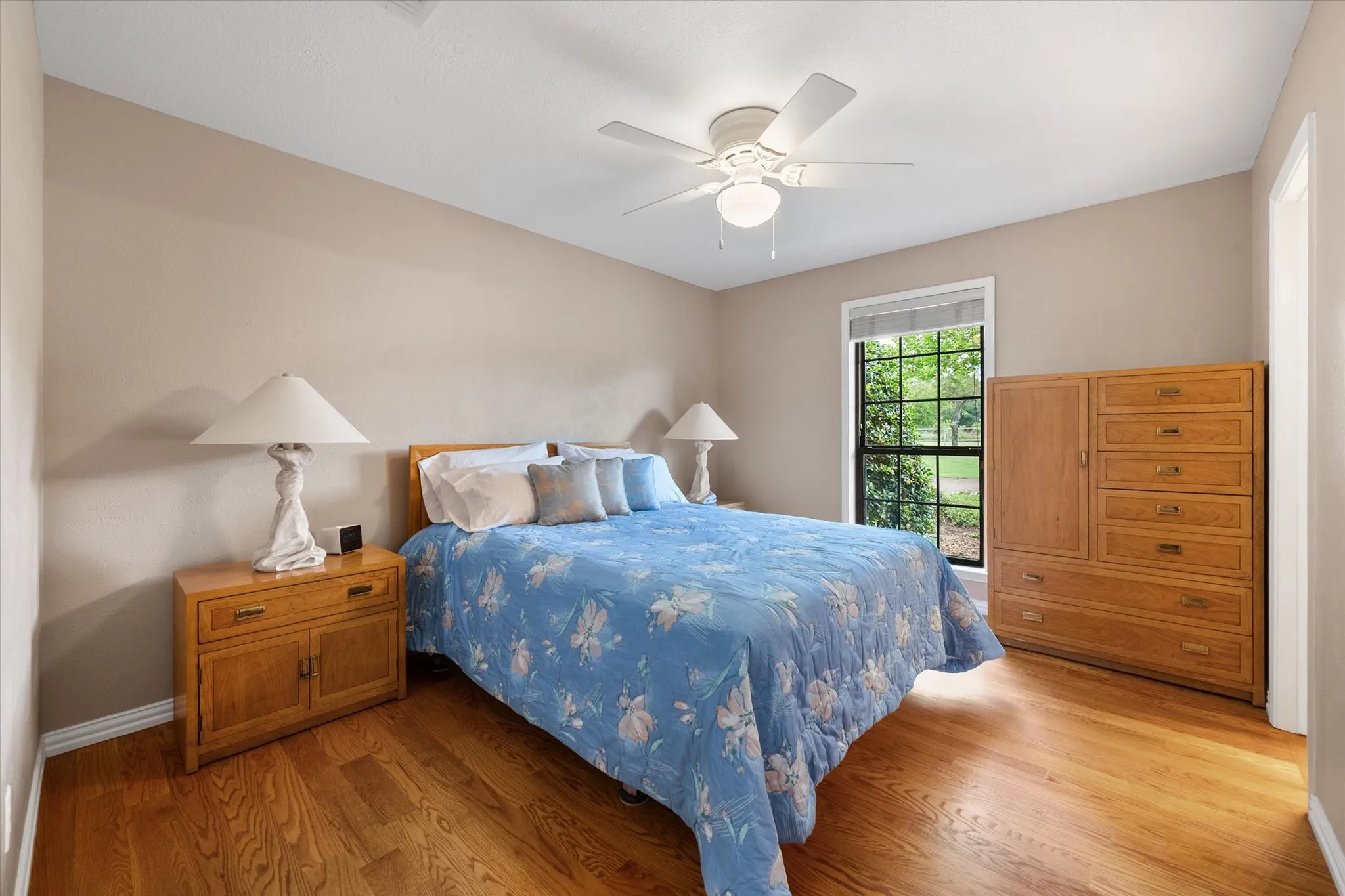 Single Family Residence For Sale in Dallas County , 1328 Bear Creek Road, Cedar Hill, Texas 75104, 3 Bedroom, 3 Bathroom, 2 Garage spaces, 2,396 Sqft, built in 1978, mls#21295977, Real Estate Agent in Cedar Hill, Homes For Sale in Dallas county, Homes For Sale in Cedar Hill, Realtor in Cedar Hill Texas, Real Estate Brokerage Independent Realty Texas, Luminita Cordes Realtor
