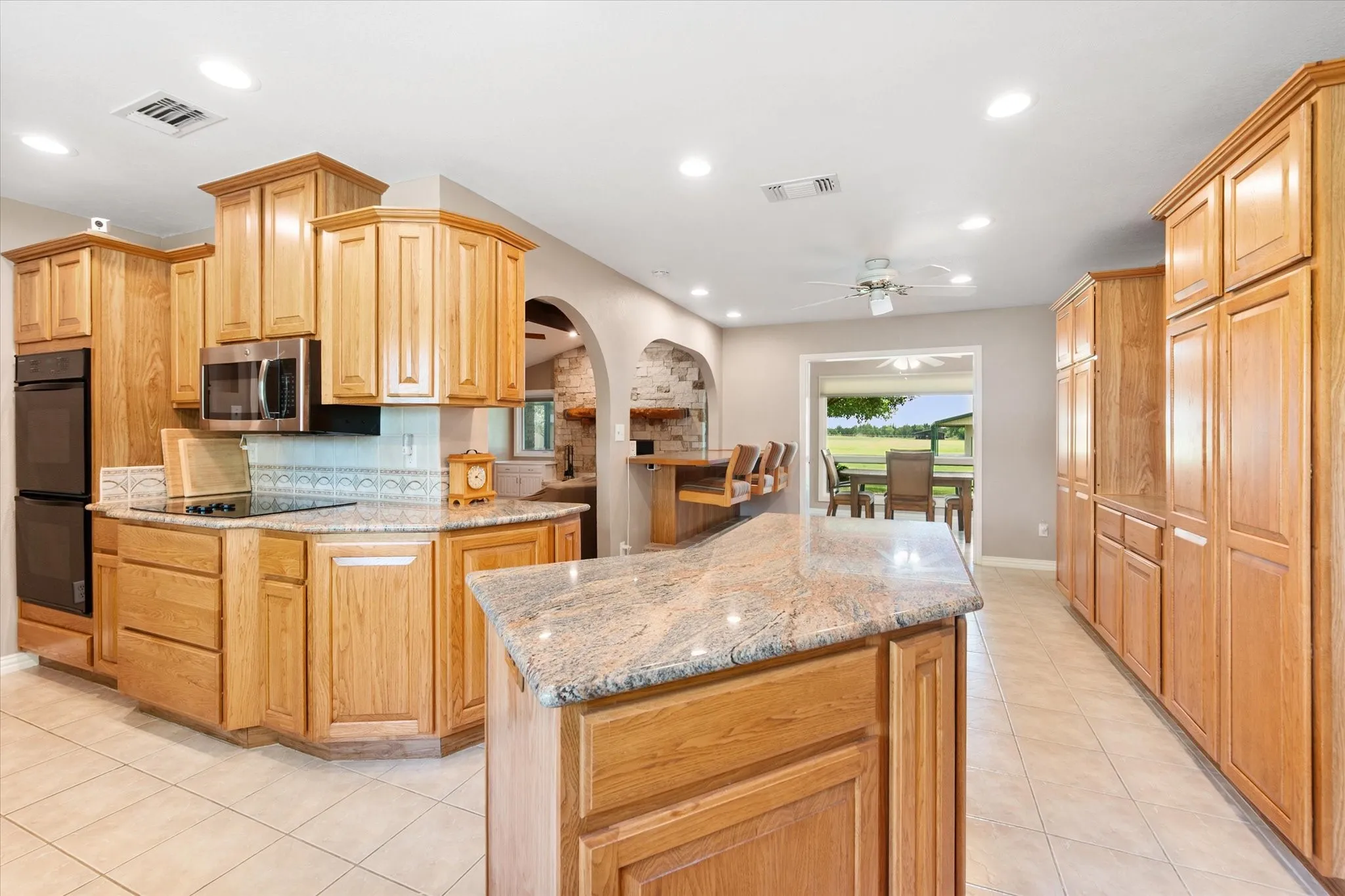 Single Family Residence For Sale in Dallas County , 1328 Bear Creek Road, Cedar Hill, Texas 75104, 3 Bedroom, 3 Bathroom, 2 Garage spaces, 2,396 Sqft, built in 1978, mls#21295977, Real Estate Agent in Cedar Hill, Homes For Sale in Dallas county, Homes For Sale in Cedar Hill, Realtor in Cedar Hill Texas, Real Estate Brokerage Independent Realty Texas, Luminita Cordes Realtor