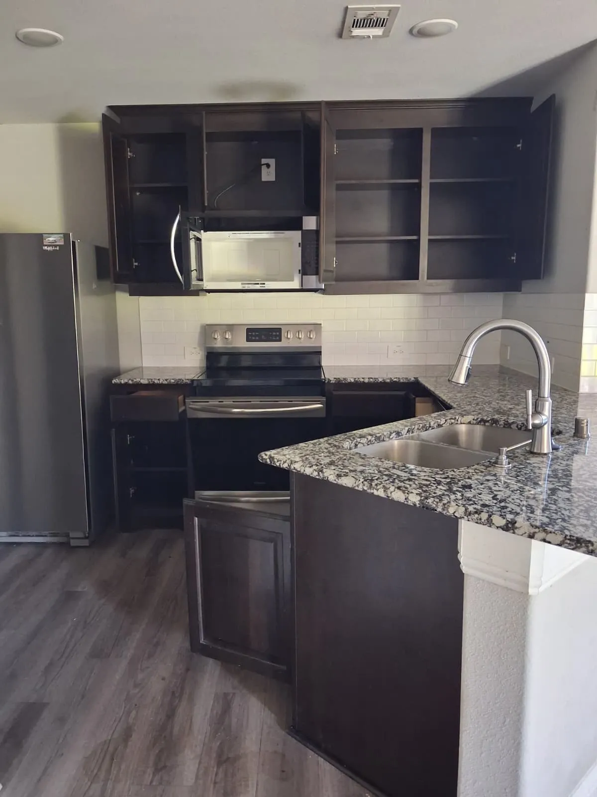 Townhouse For Rent in Hunt County , 6816 Topaz Drive, Greenville, Texas 75402, 4 Bedroom, 3 Bathroom, 2 Garage spaces, 1,710 Sqft, built in 2021, mls#21308132, Real Estate Agent in Greenville, Homes For Rent in Hunt county, Homes For Rent in Greenville, Realtor in Greenville Texas, Real Estate Brokerage Independent Realty Texas, Luminita Cordes Realtor