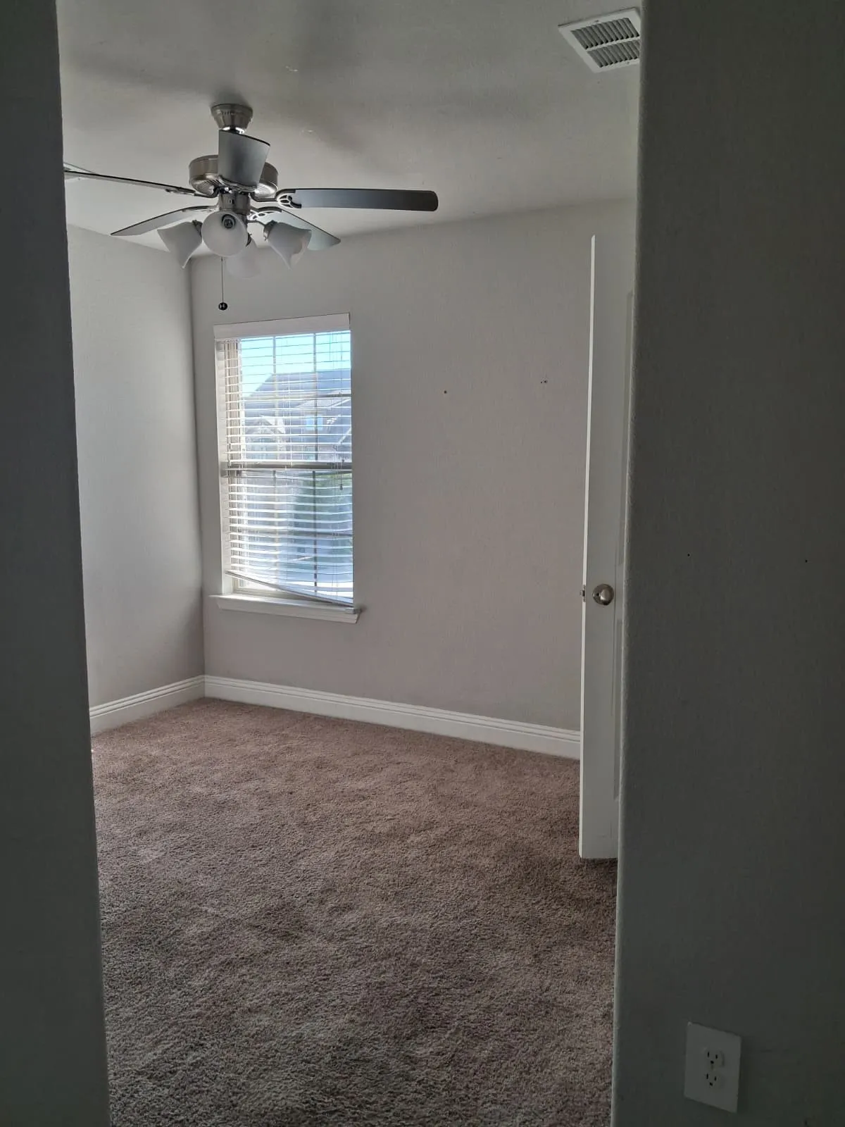 Townhouse For Rent in Hunt County , 6816 Topaz Drive, Greenville, Texas 75402, 4 Bedroom, 3 Bathroom, 2 Garage spaces, 1,710 Sqft, built in 2021, mls#21308132, Real Estate Agent in Greenville, Homes For Rent in Hunt county, Homes For Rent in Greenville, Realtor in Greenville Texas, Real Estate Brokerage Independent Realty Texas, Luminita Cordes Realtor