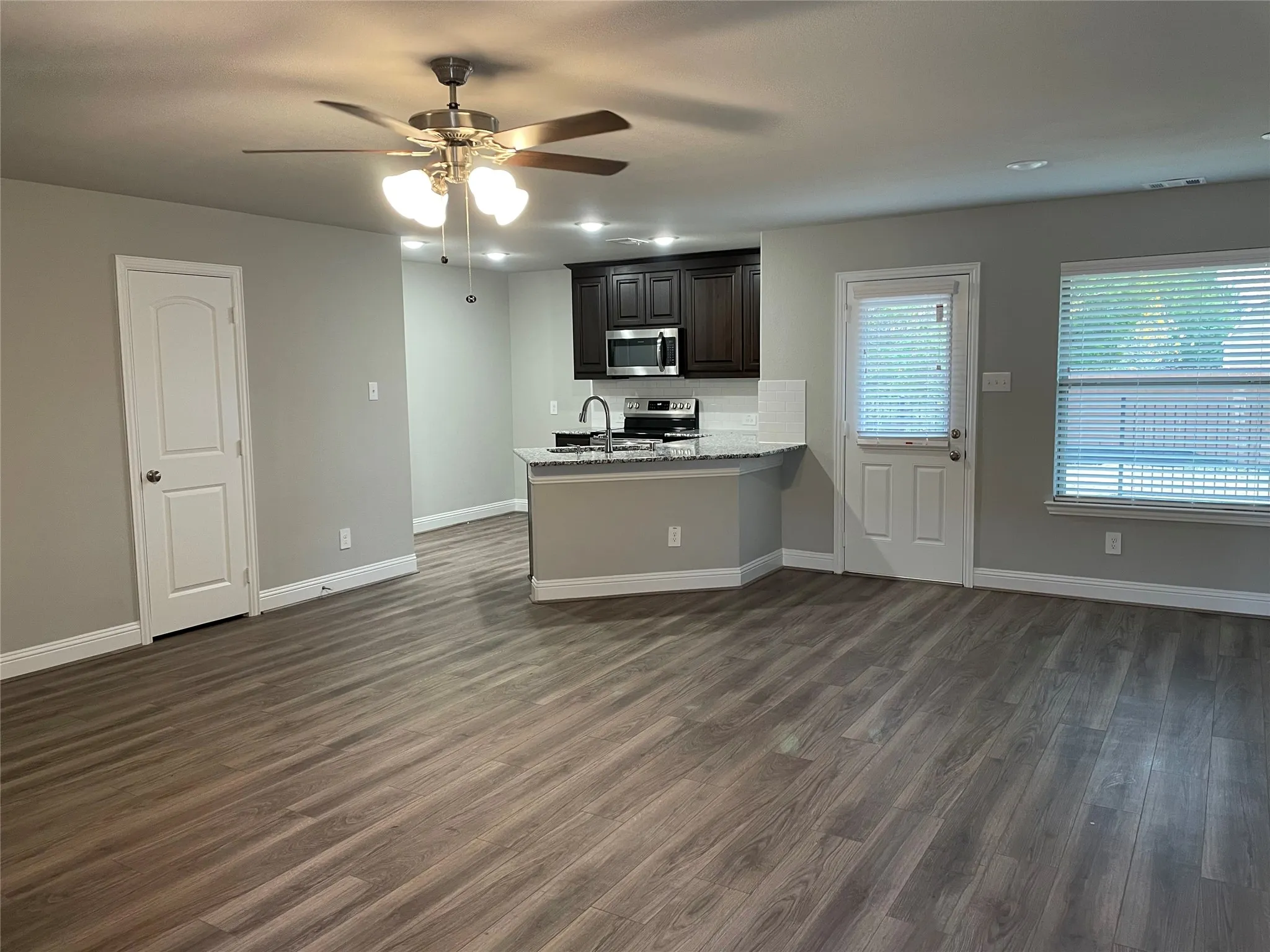 Townhouse For Rent in Hunt County , 6816 Topaz Drive, Greenville, Texas 75402, 4 Bedroom, 3 Bathroom, 2 Garage spaces, 1,710 Sqft, built in 2021, mls#21308132, Real Estate Agent in Greenville, Homes For Rent in Hunt county, Homes For Rent in Greenville, Realtor in Greenville Texas, Real Estate Brokerage Independent Realty Texas, Luminita Cordes Realtor