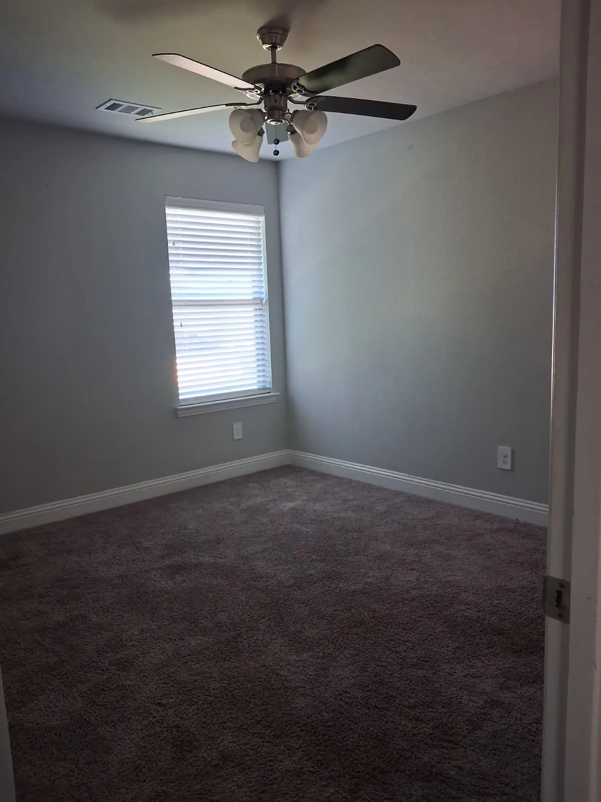 Townhouse For Rent in Hunt County , 6816 Topaz Drive, Greenville, Texas 75402, 4 Bedroom, 3 Bathroom, 2 Garage spaces, 1,710 Sqft, built in 2021, mls#21308132, Real Estate Agent in Greenville, Homes For Rent in Hunt county, Homes For Rent in Greenville, Realtor in Greenville Texas, Real Estate Brokerage Independent Realty Texas, Luminita Cordes Realtor