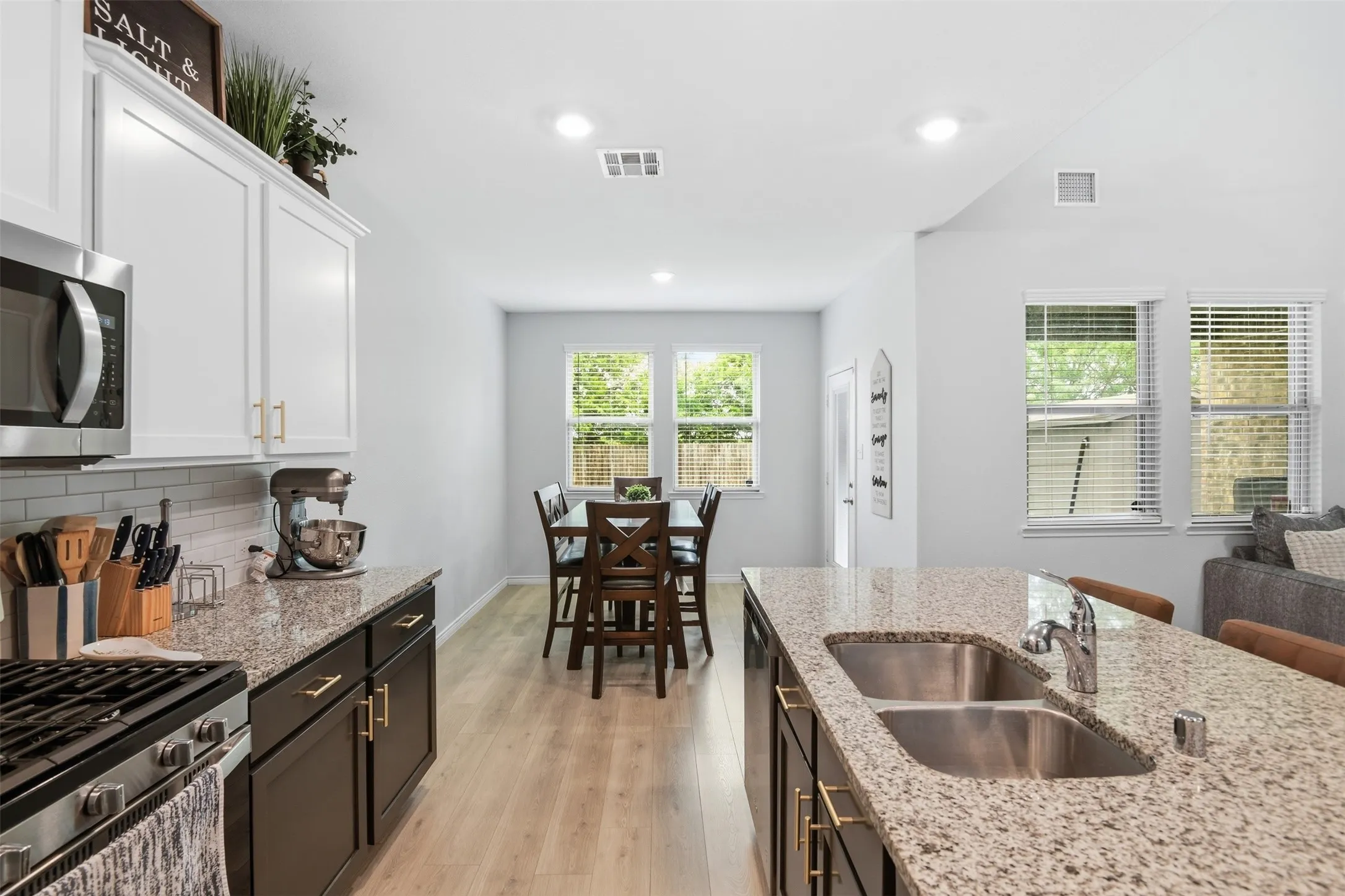 Single Family Residence For Sale in Hunt County , 161 Mockingbird Way, Caddo Mills, Texas 75135, 4 Bedroom, 3 Bathroom, 2 Garage spaces, 2,337 Sqft, built in 2020, mls#21303767, Real Estate Agent in Caddo Mills, Homes For Sale in Hunt county, Homes For Sale in Caddo Mills, Realtor in Caddo Mills Texas, Real Estate Brokerage Independent Realty Texas, Luminita Cordes Realtor
