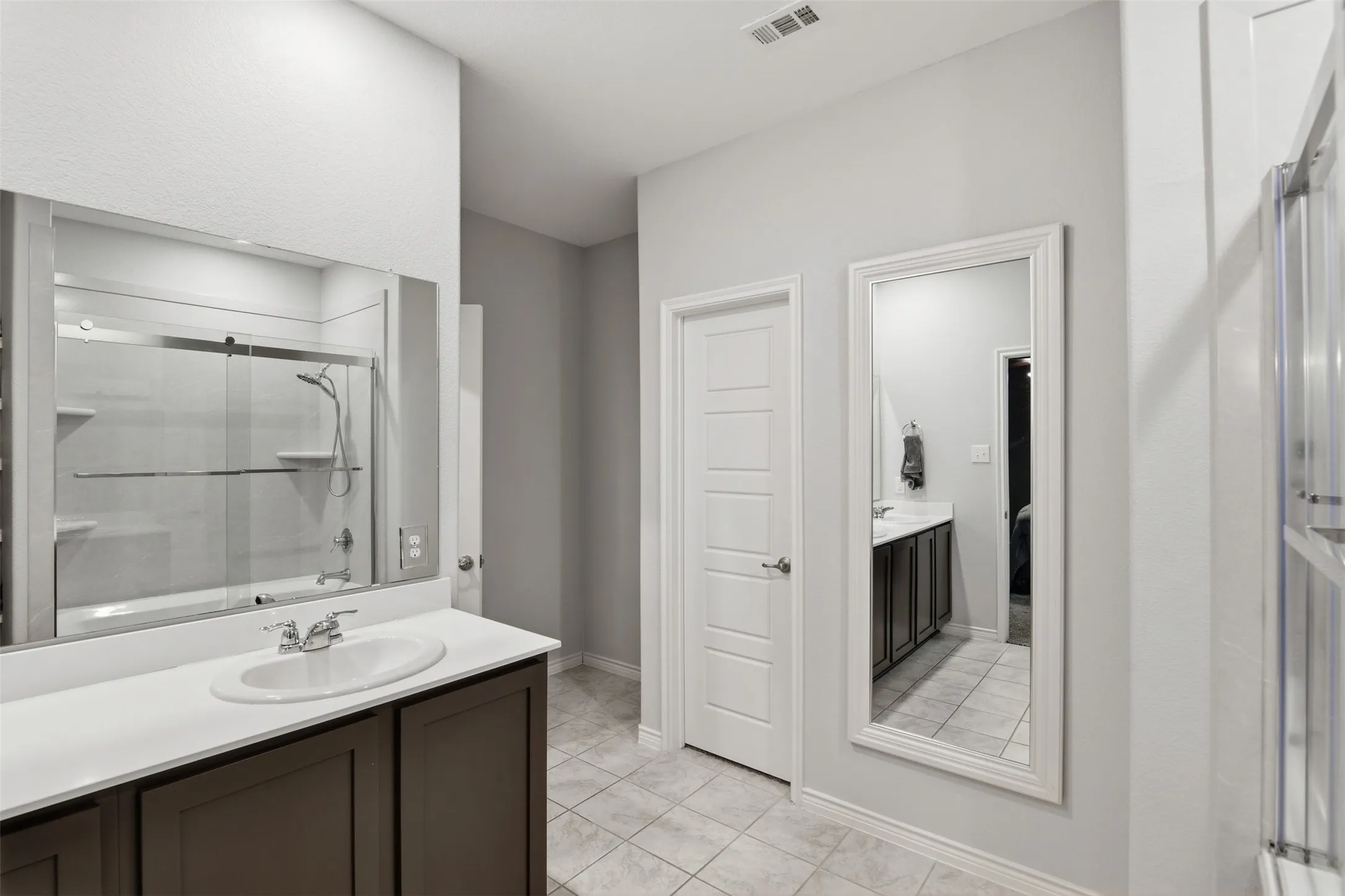 Single Family Residence For Sale in Hunt County , 161 Mockingbird Way, Caddo Mills, Texas 75135, 4 Bedroom, 3 Bathroom, 2 Garage spaces, 2,337 Sqft, built in 2020, mls#21303767, Real Estate Agent in Caddo Mills, Homes For Sale in Hunt county, Homes For Sale in Caddo Mills, Realtor in Caddo Mills Texas, Real Estate Brokerage Independent Realty Texas, Luminita Cordes Realtor