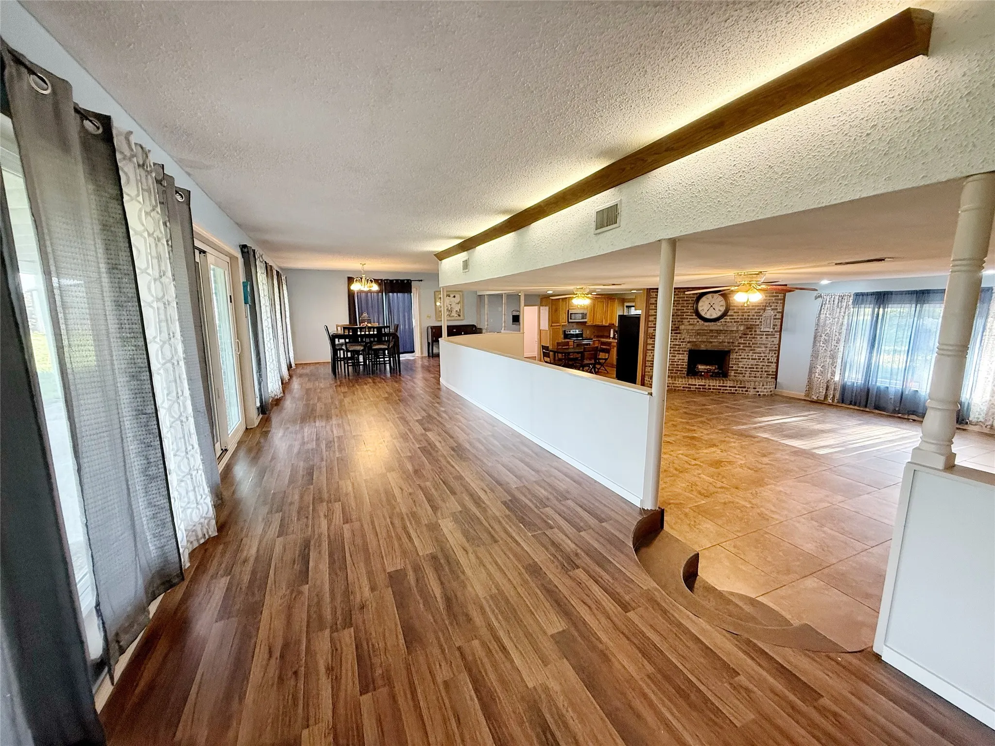 Single Family Residence For Sale in Hopkins County , 6555 Tx 154, Sulphur Springs, Texas 75482, 3 Bedrooms, 2 Bathrooms, 2 Garage spaces, 2,484 Sqft, built in 1976, Price $550,000, mls#21298820, Real Estate Agent in Sulphur Springs, Homes For Sale in Hopkins county, Homes For Sale in Sulphur Springs, Realtor in Sulphur Springs Texas, Real Estate Brokerage Independent Realty Texas, Luminita Cordes Realtor