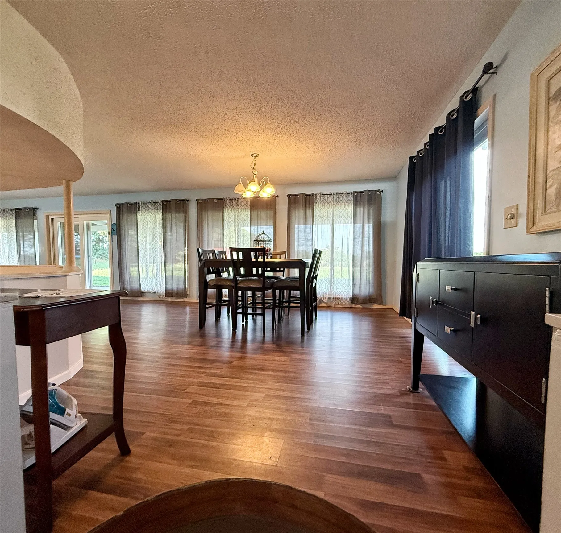 Single Family Residence For Sale in Hopkins County , 6555 Tx 154, Sulphur Springs, Texas 75482, 3 Bedrooms, 2 Bathrooms, 2 Garage spaces, 2,484 Sqft, built in 1976, Price $550,000, mls#21298820, Real Estate Agent in Sulphur Springs, Homes For Sale in Hopkins county, Homes For Sale in Sulphur Springs, Realtor in Sulphur Springs Texas, Real Estate Brokerage Independent Realty Texas, Luminita Cordes Realtor