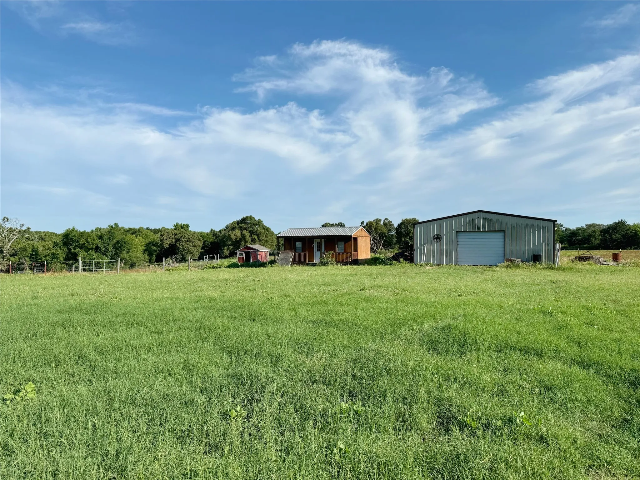 Single Family Residence For Sale in Hopkins County , 6555 Tx 154, Sulphur Springs, Texas 75482, 3 Bedrooms, 2 Bathrooms, 2 Garage spaces, 2,484 Sqft, built in 1976, Price $550,000, mls#21298820, Real Estate Agent in Sulphur Springs, Homes For Sale in Hopkins county, Homes For Sale in Sulphur Springs, Realtor in Sulphur Springs Texas, Real Estate Brokerage Independent Realty Texas, Luminita Cordes Realtor