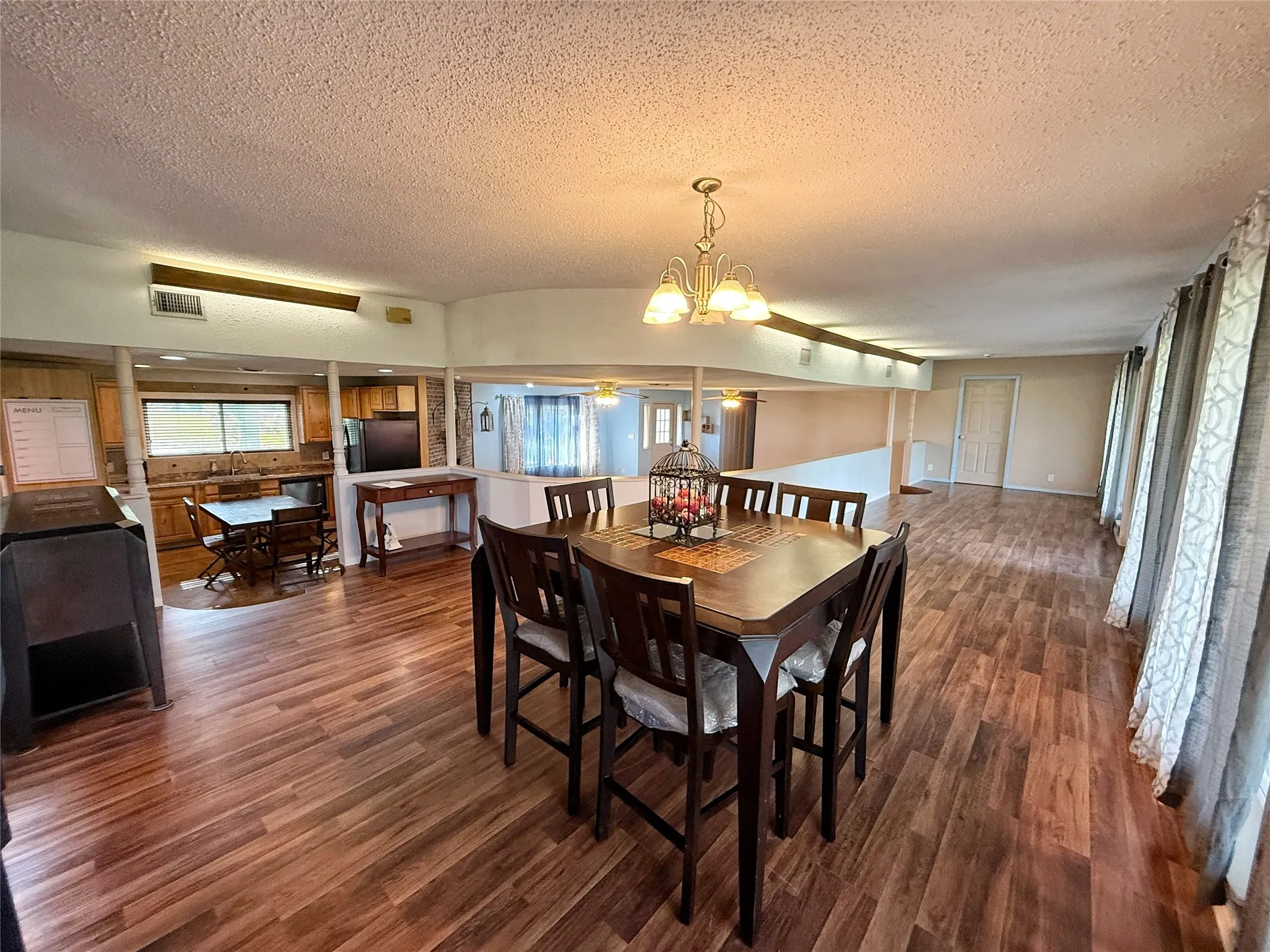 Single Family Residence For Sale in Hopkins County , 6555 Tx 154, Sulphur Springs, Texas 75482, 3 Bedrooms, 2 Bathrooms, 2 Garage spaces, 2,484 Sqft, built in 1976, Price $550,000, mls#21298820, Real Estate Agent in Sulphur Springs, Homes For Sale in Hopkins county, Homes For Sale in Sulphur Springs, Realtor in Sulphur Springs Texas, Real Estate Brokerage Independent Realty Texas, Luminita Cordes Realtor