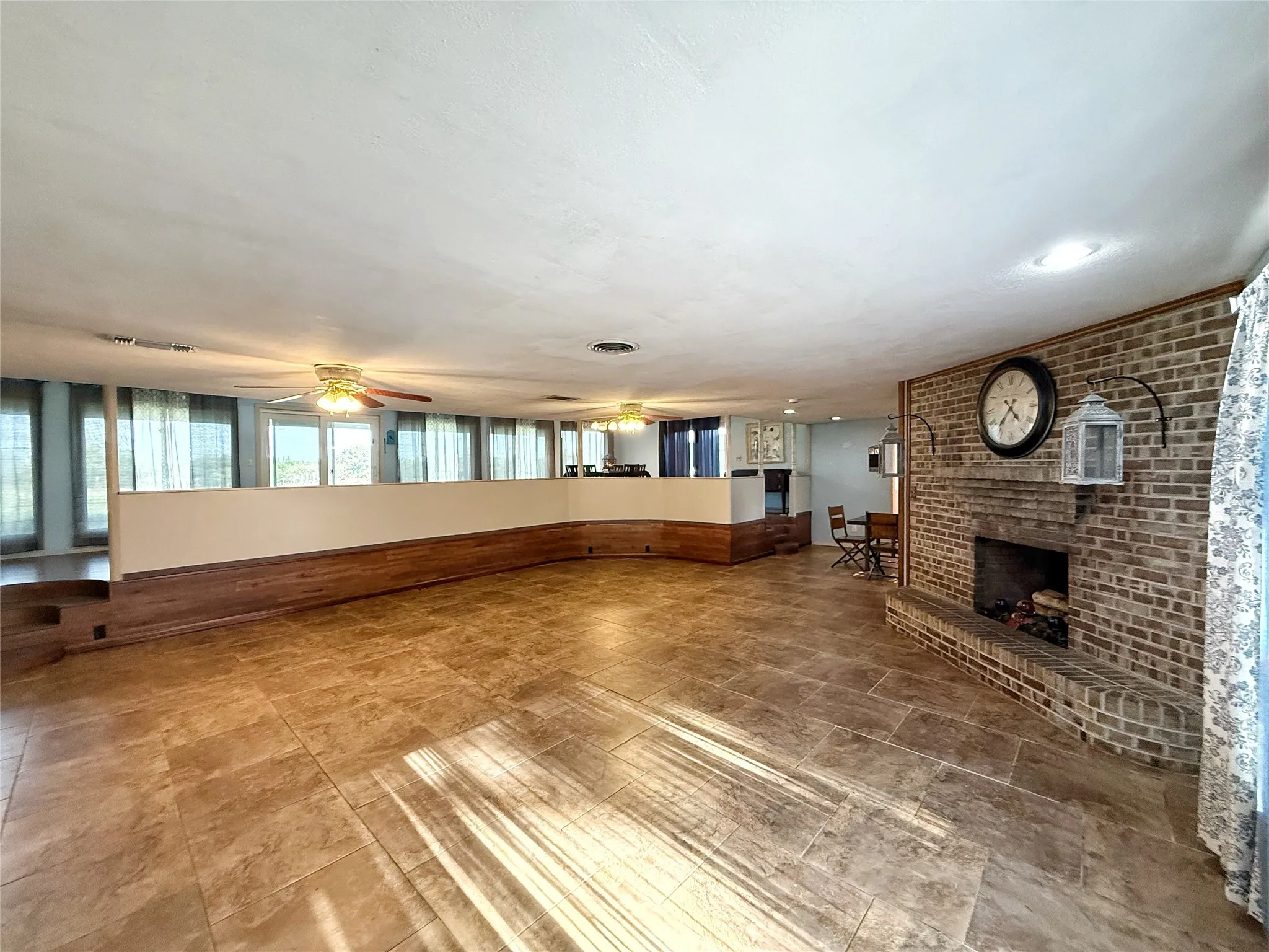 Single Family Residence For Sale in Hopkins County , 6555 Tx 154, Sulphur Springs, Texas 75482, 3 Bedrooms, 2 Bathrooms, 2 Garage spaces, 2,484 Sqft, built in 1976, Price $550,000, mls#21298820, Real Estate Agent in Sulphur Springs, Homes For Sale in Hopkins county, Homes For Sale in Sulphur Springs, Realtor in Sulphur Springs Texas, Real Estate Brokerage Independent Realty Texas, Luminita Cordes Realtor