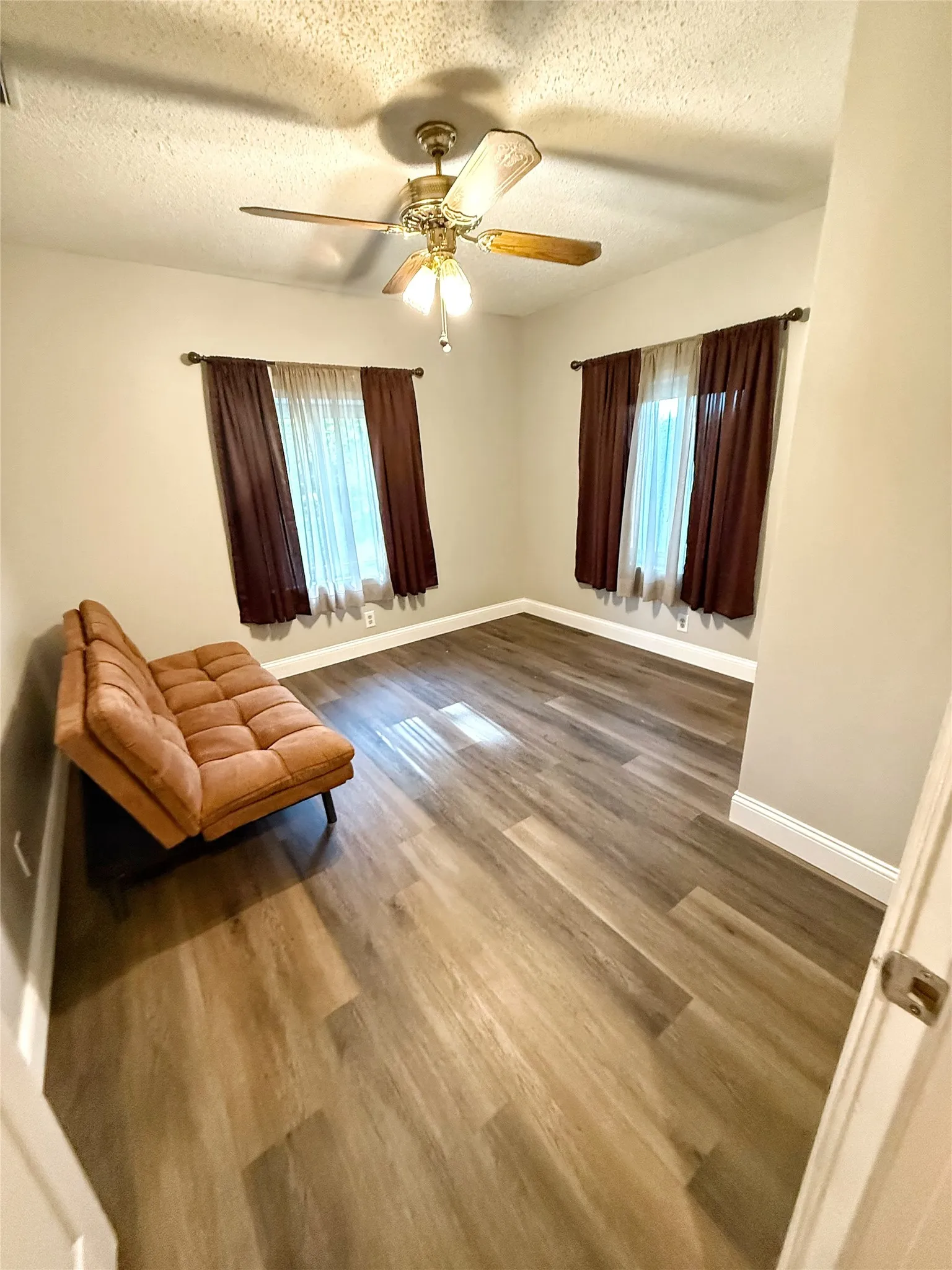 Single Family Residence For Sale in Hopkins County , 6555 Tx 154, Sulphur Springs, Texas 75482, 3 Bedrooms, 2 Bathrooms, 2 Garage spaces, 2,484 Sqft, built in 1976, Price $550,000, mls#21298820, Real Estate Agent in Sulphur Springs, Homes For Sale in Hopkins county, Homes For Sale in Sulphur Springs, Realtor in Sulphur Springs Texas, Real Estate Brokerage Independent Realty Texas, Luminita Cordes Realtor