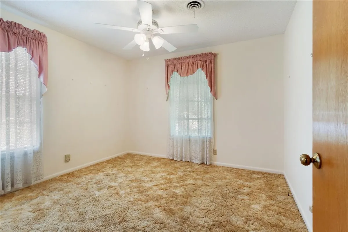 Single Family Residence For Sale in Grayson County , 101 N Burdette Avenue, Sherman, Texas 75090, 3 Bedroom, 2 Bathroom, 2 Garage spaces, 1,290 Sqft, built in 1958, mls#21308222, Real Estate Agent in Sherman, Homes For Sale in Grayson county, Homes For Sale in Sherman, Realtor in Sherman Texas, Real Estate Brokerage Independent Realty Texas, Luminita Cordes Realtor