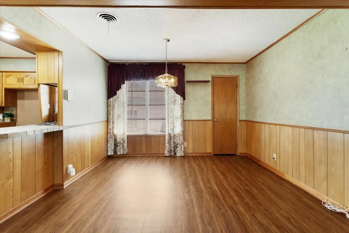 Single Family Residence For Sale in Grayson County , 101 N Burdette Avenue, Sherman, Texas 75090, 3 Bedroom, 2 Bathroom, 2 Garage spaces, 1,290 Sqft, built in 1958, mls#21308222, Real Estate Agent in Sherman, Homes For Sale in Grayson county, Homes For Sale in Sherman, Realtor in Sherman Texas, Real Estate Brokerage Independent Realty Texas, Luminita Cordes Realtor