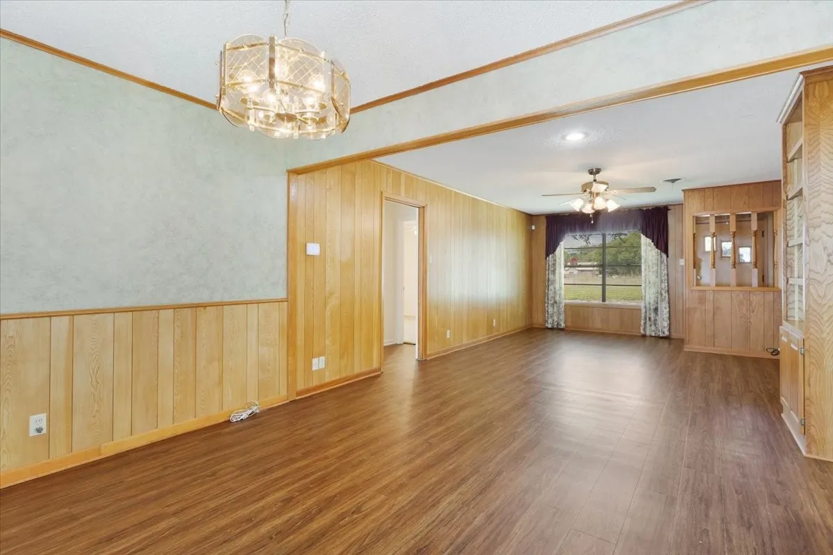 Single Family Residence For Sale in Grayson County , 101 N Burdette Avenue, Sherman, Texas 75090, 3 Bedroom, 2 Bathroom, 2 Garage spaces, 1,290 Sqft, built in 1958, mls#21308222, Real Estate Agent in Sherman, Homes For Sale in Grayson county, Homes For Sale in Sherman, Realtor in Sherman Texas, Real Estate Brokerage Independent Realty Texas, Luminita Cordes Realtor