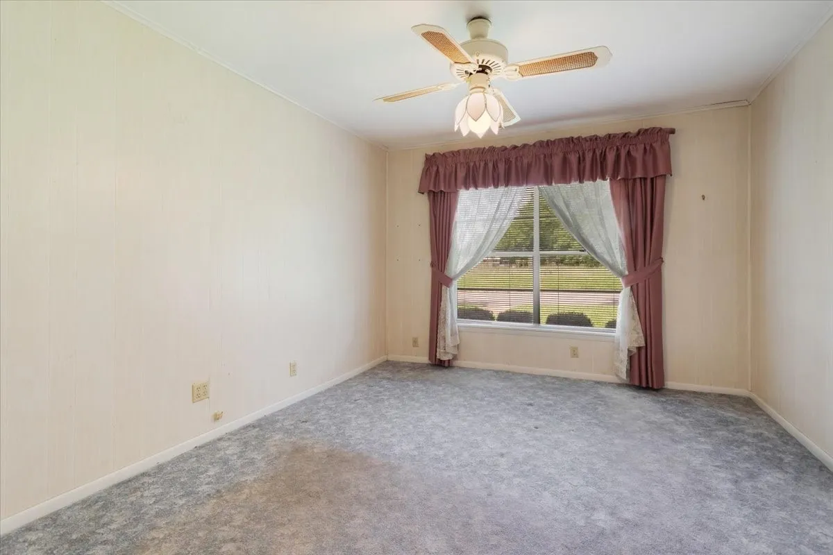 Single Family Residence For Sale in Grayson County , 101 N Burdette Avenue, Sherman, Texas 75090, 3 Bedroom, 2 Bathroom, 2 Garage spaces, 1,290 Sqft, built in 1958, mls#21308222, Real Estate Agent in Sherman, Homes For Sale in Grayson county, Homes For Sale in Sherman, Realtor in Sherman Texas, Real Estate Brokerage Independent Realty Texas, Luminita Cordes Realtor