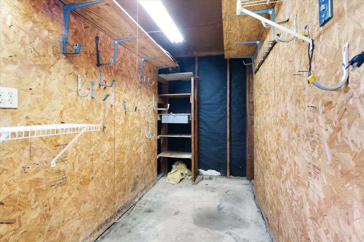 Single Family Residence For Sale in Grayson County , 101 N Burdette Avenue, Sherman, Texas 75090, 3 Bedroom, 2 Bathroom, 2 Garage spaces, 1,290 Sqft, built in 1958, mls#21308222, Real Estate Agent in Sherman, Homes For Sale in Grayson county, Homes For Sale in Sherman, Realtor in Sherman Texas, Real Estate Brokerage Independent Realty Texas, Luminita Cordes Realtor
