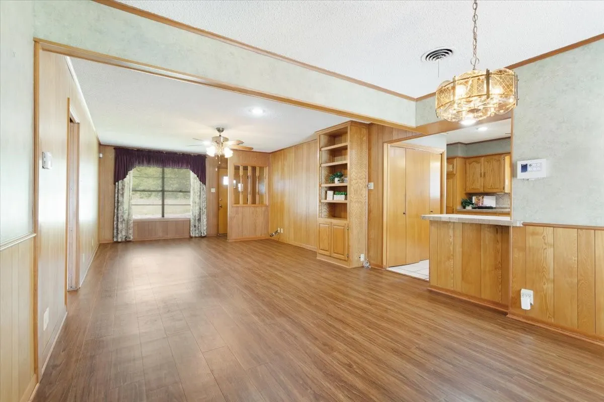 Single Family Residence For Sale in Grayson County , 101 N Burdette Avenue, Sherman, Texas 75090, 3 Bedroom, 2 Bathroom, 2 Garage spaces, 1,290 Sqft, built in 1958, mls#21308222, Real Estate Agent in Sherman, Homes For Sale in Grayson county, Homes For Sale in Sherman, Realtor in Sherman Texas, Real Estate Brokerage Independent Realty Texas, Luminita Cordes Realtor