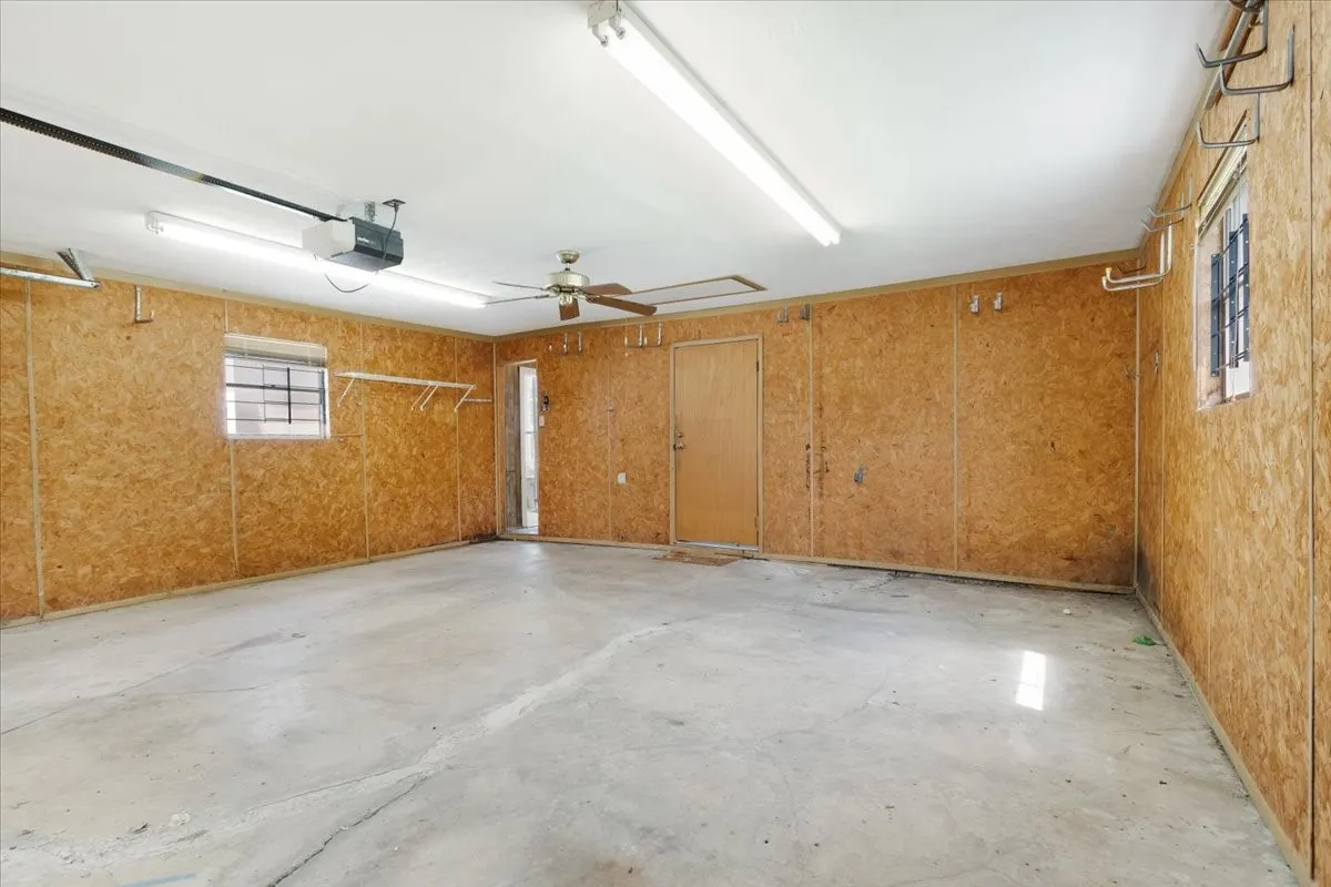 Single Family Residence For Sale in Grayson County , 101 N Burdette Avenue, Sherman, Texas 75090, 3 Bedroom, 2 Bathroom, 2 Garage spaces, 1,290 Sqft, built in 1958, mls#21308222, Real Estate Agent in Sherman, Homes For Sale in Grayson county, Homes For Sale in Sherman, Realtor in Sherman Texas, Real Estate Brokerage Independent Realty Texas, Luminita Cordes Realtor