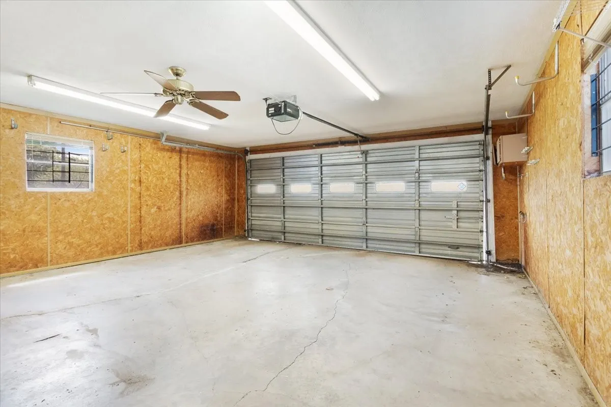 Single Family Residence For Sale in Grayson County , 101 N Burdette Avenue, Sherman, Texas 75090, 3 Bedroom, 2 Bathroom, 2 Garage spaces, 1,290 Sqft, built in 1958, mls#21308222, Real Estate Agent in Sherman, Homes For Sale in Grayson county, Homes For Sale in Sherman, Realtor in Sherman Texas, Real Estate Brokerage Independent Realty Texas, Luminita Cordes Realtor