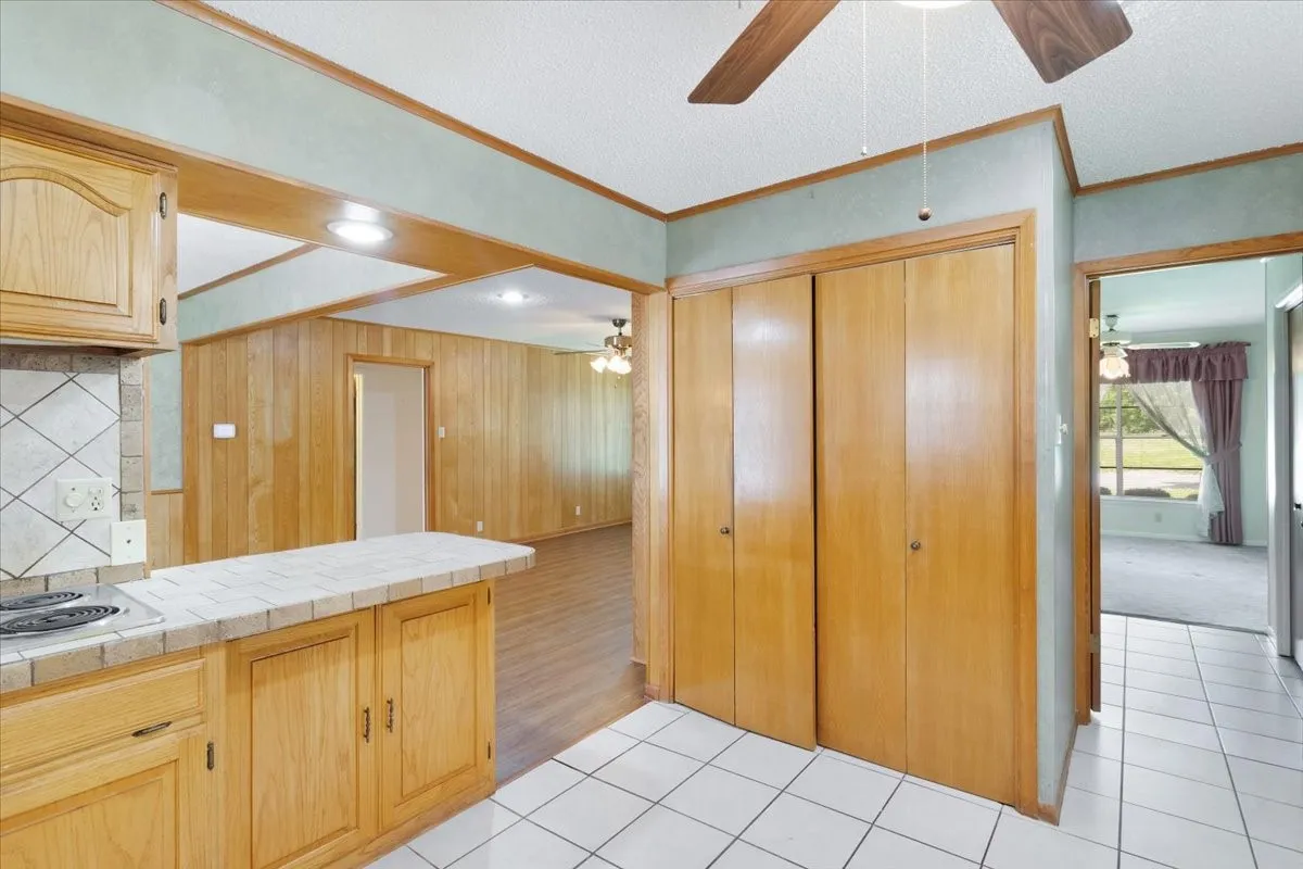 Single Family Residence For Sale in Grayson County , 101 N Burdette Avenue, Sherman, Texas 75090, 3 Bedroom, 2 Bathroom, 2 Garage spaces, 1,290 Sqft, built in 1958, mls#21308222, Real Estate Agent in Sherman, Homes For Sale in Grayson county, Homes For Sale in Sherman, Realtor in Sherman Texas, Real Estate Brokerage Independent Realty Texas, Luminita Cordes Realtor