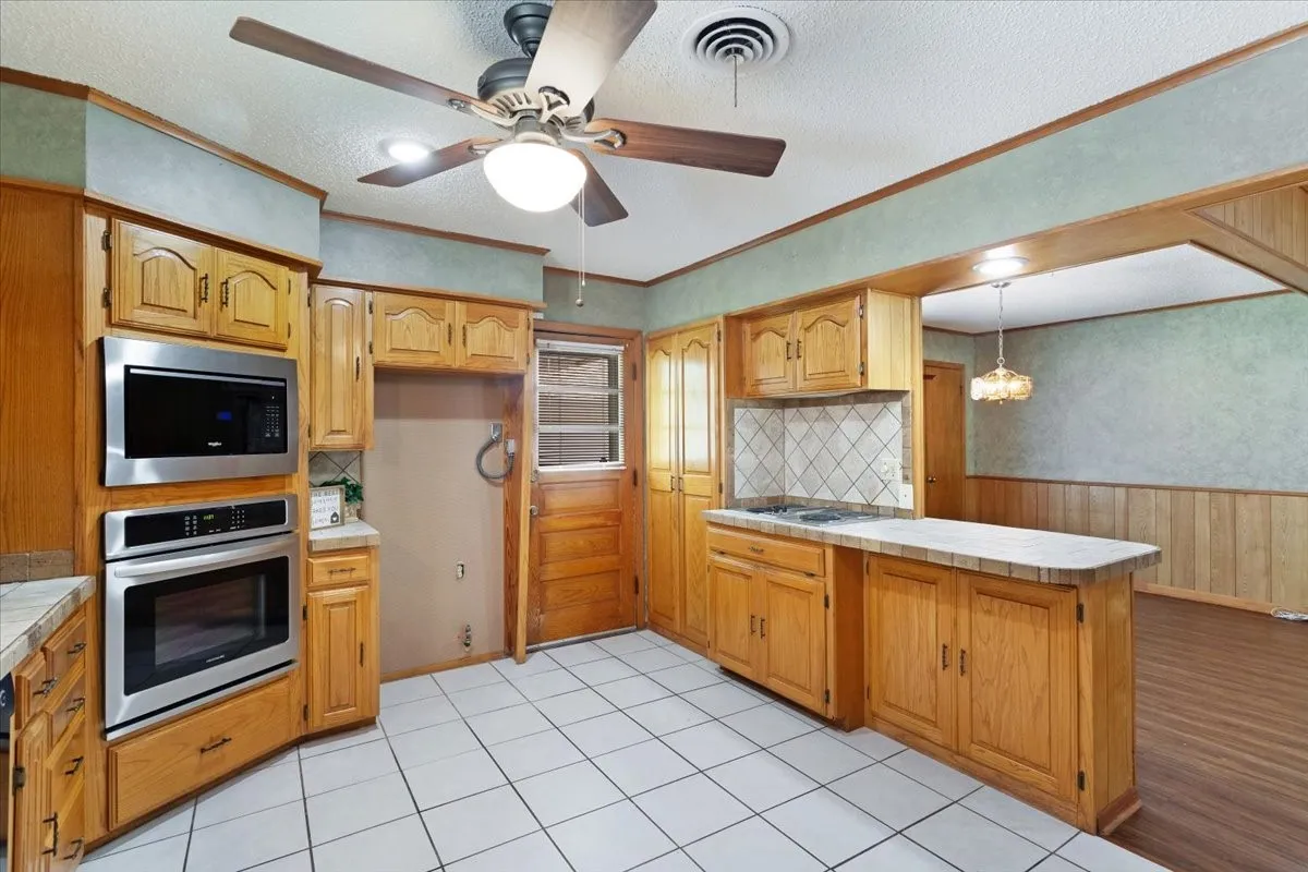 Single Family Residence For Sale in Grayson County , 101 N Burdette Avenue, Sherman, Texas 75090, 3 Bedroom, 2 Bathroom, 2 Garage spaces, 1,290 Sqft, built in 1958, mls#21308222, Real Estate Agent in Sherman, Homes For Sale in Grayson county, Homes For Sale in Sherman, Realtor in Sherman Texas, Real Estate Brokerage Independent Realty Texas, Luminita Cordes Realtor